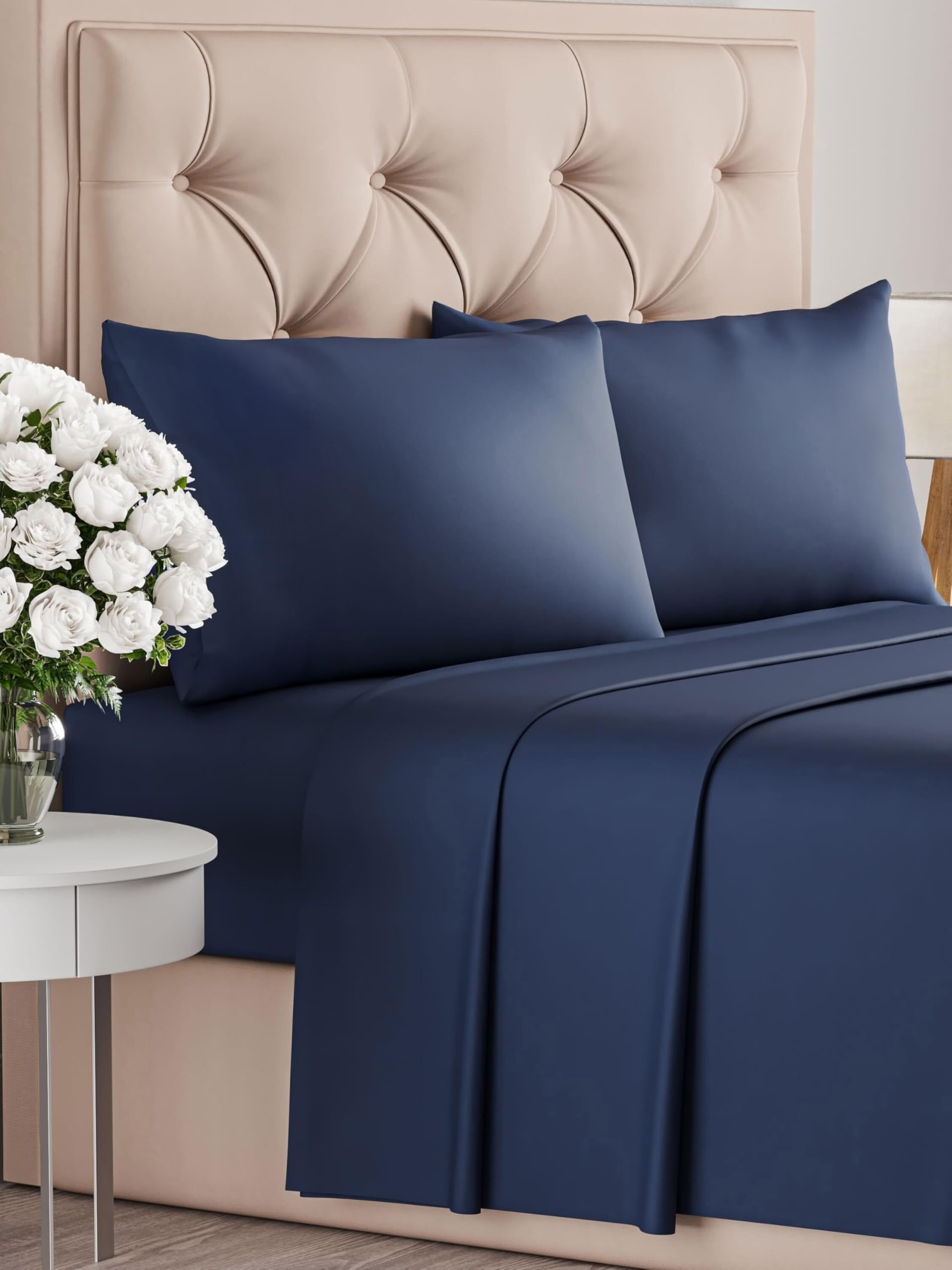 Set lenzuola matrimoniali king size 4 pezzi 180x200 cm - morbida microfibra spazzolata, traspirante e certificata OEKO-TEX - lenzuolo con angoli, lenzuolo piatto 270x290 e 2 federe 50x80 - Blu marino