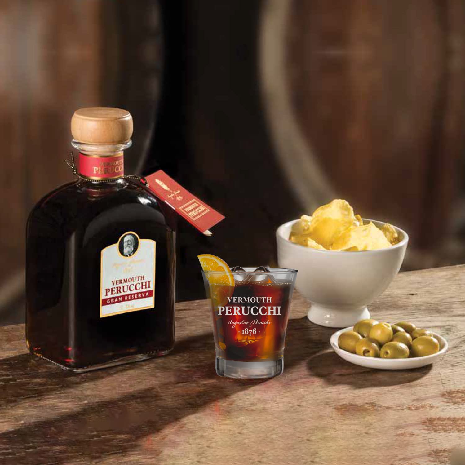 Vermouth Perucchi Gran Reserva Dorado – Pack 3 botellas – Elaborado en España – 15% Alcohol – Crianza media de 3 años por metodo solera – Selección Vins&Co – 1000 ml