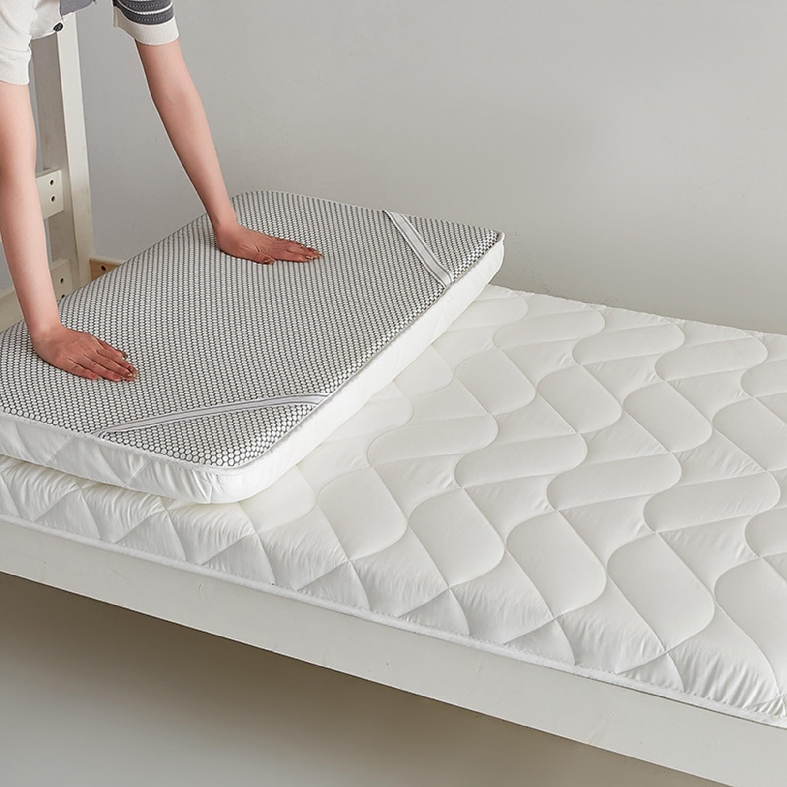 Meiiron 4cm Thicken Futon Mattresses Floor Mattress Japanese Tatami Mat Foldable Roll Up Mattress Soft Folding Sleeping Pad for Camping Student Dormitory Bedroom Living Room(White,150x200cm)