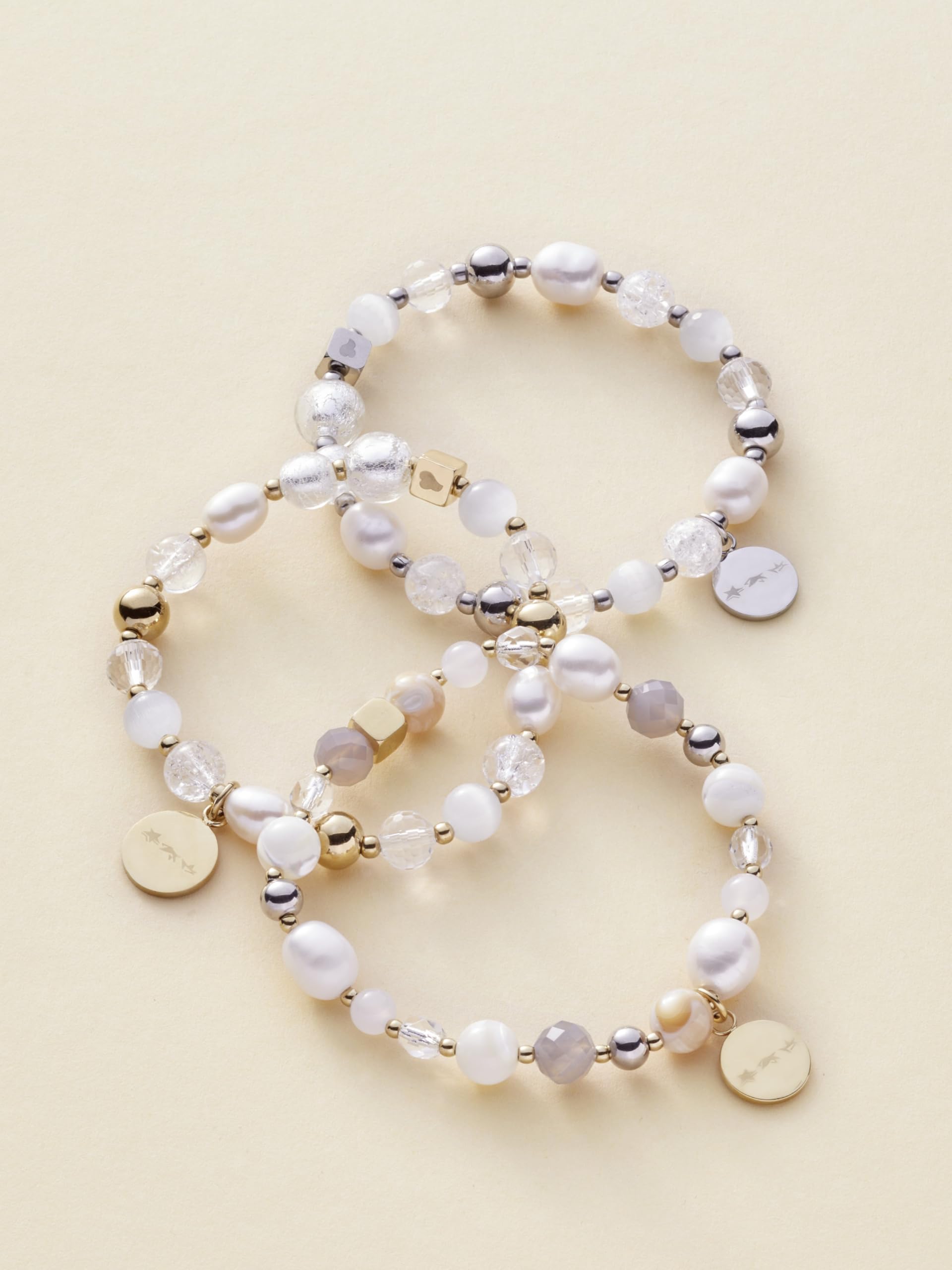 JEWELS BY LEONARDO Armband Hope • elastische Arm-Kette aus goldfarbenem Edelstahl • Perlen Arm-Schmuck mit Anhänger, Süßwaser-, Achat- und Muschel-Perlen • 20,5 cm Länge • Geschenk Damen • 022633