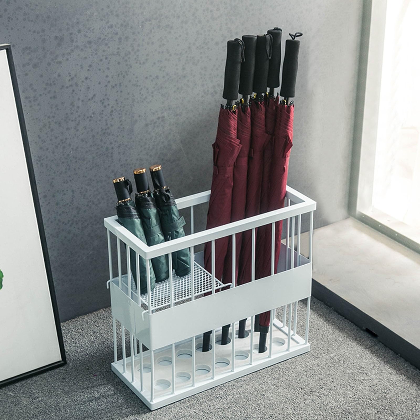 Porte-parapluie design carré blanc pour une entrée épurée et sereine