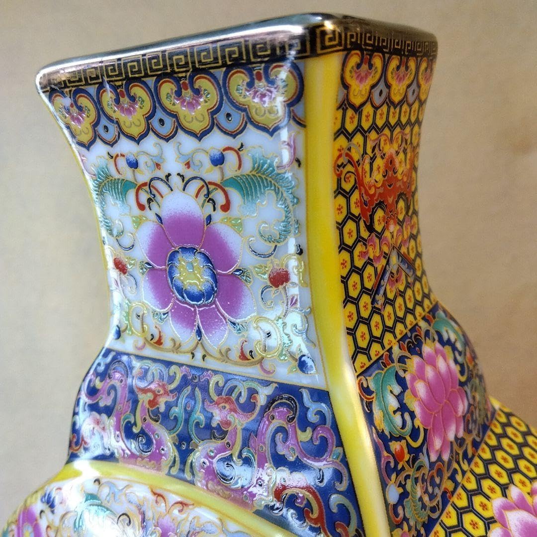 中国花瓶 清朝雍正帝 中国花瓶 清朝雍正帝 A rare Ming-style blue and