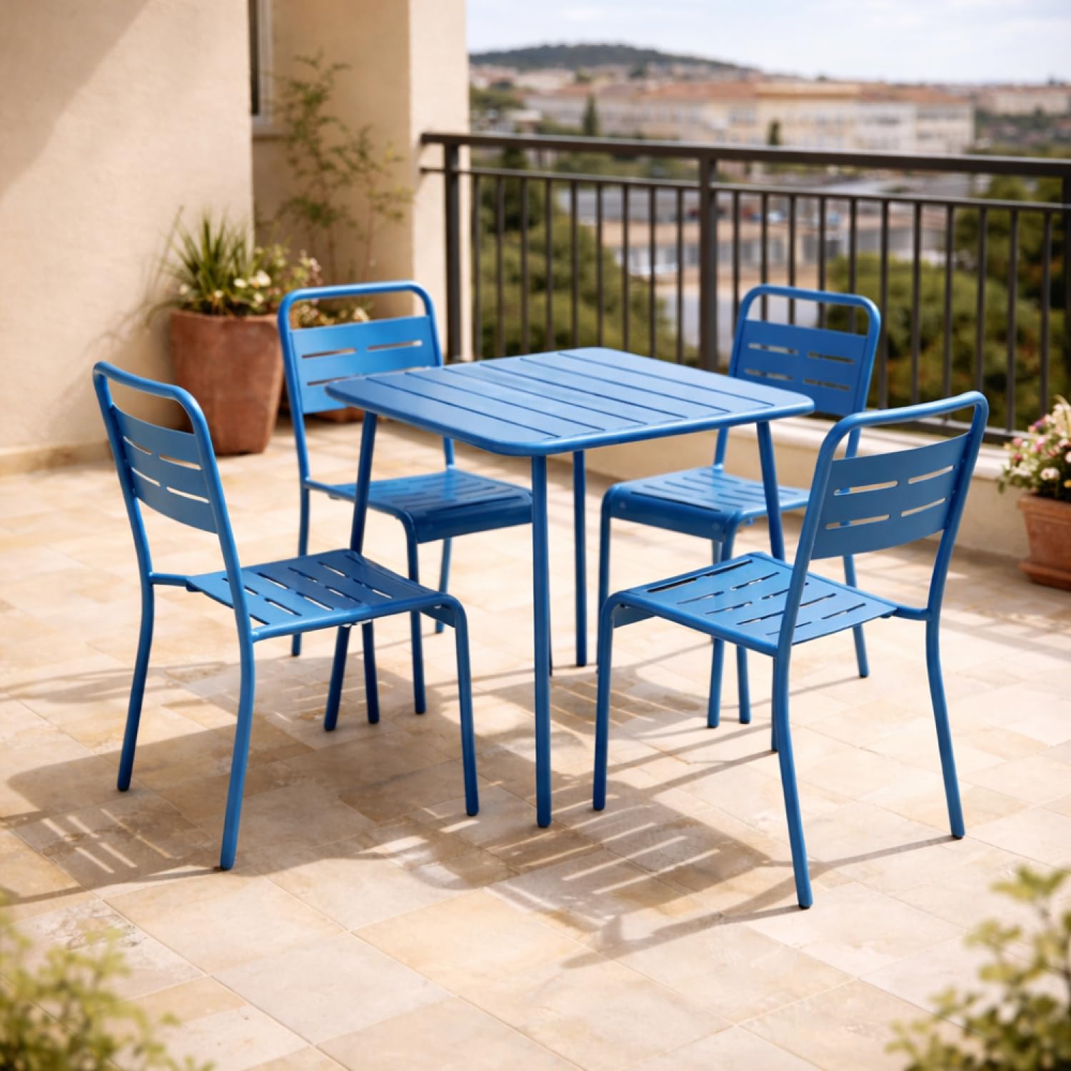 CONCEPT USINE | Tavolo da giardino BERGAME 4 posti in acciaio blu | Grande tavolo da pranzo all'aperto | Mobili da giardino Terrazza piscina | 70 cm | Resistenza al sole & Intemperie | Premium Design