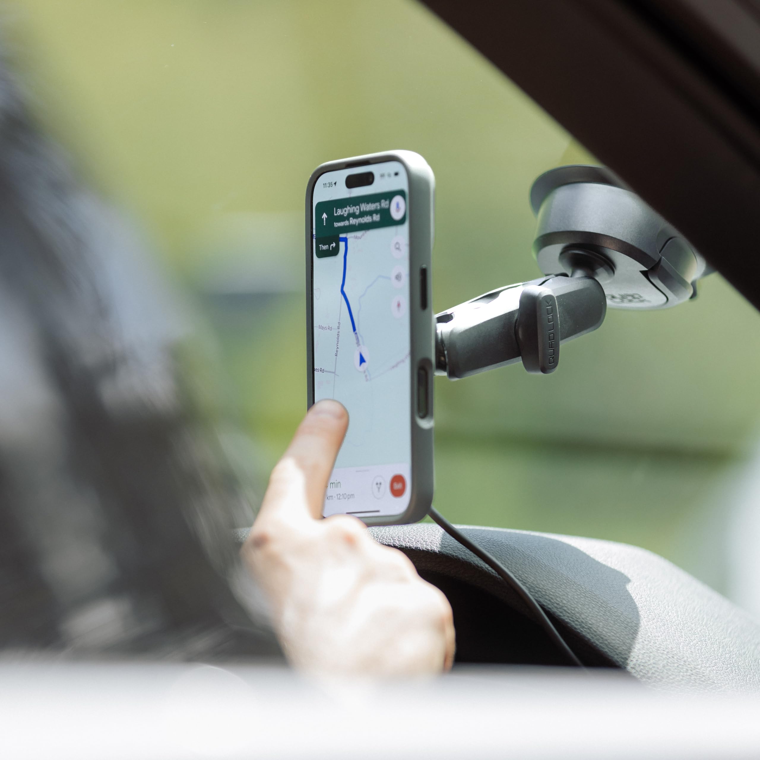 Quad Lock Wytrzymały uchwyt samochodowy na telefon z przyssawką z etui MAG i bezprzewodową głowicą ładującą MAG do Galaxy S25 Ultra