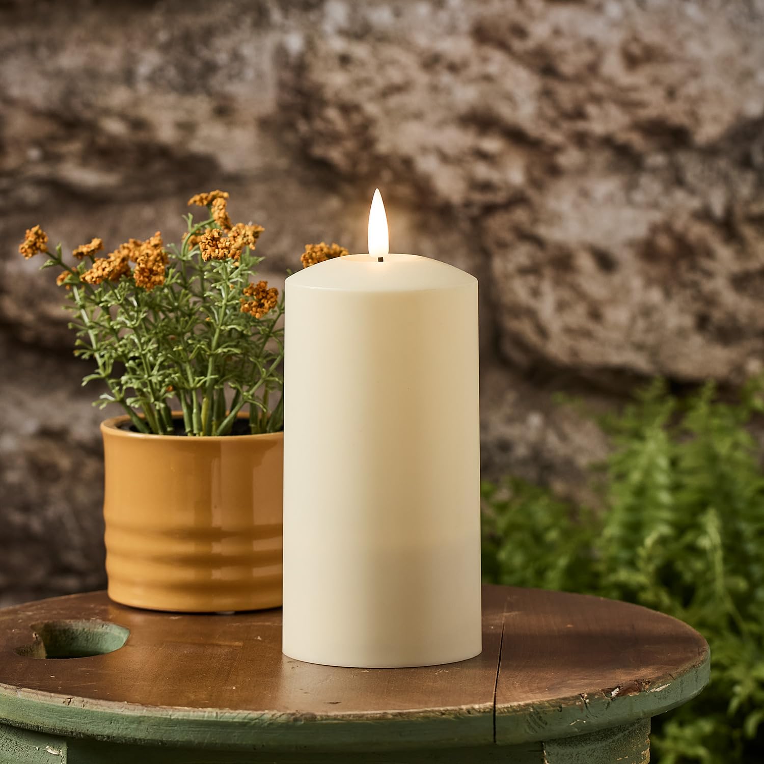 Lights4fun 15cm Solar Powered Waterproof TruGlow® LED Flameless Garden Patio Candle Realistic Warm White Flickering Flame