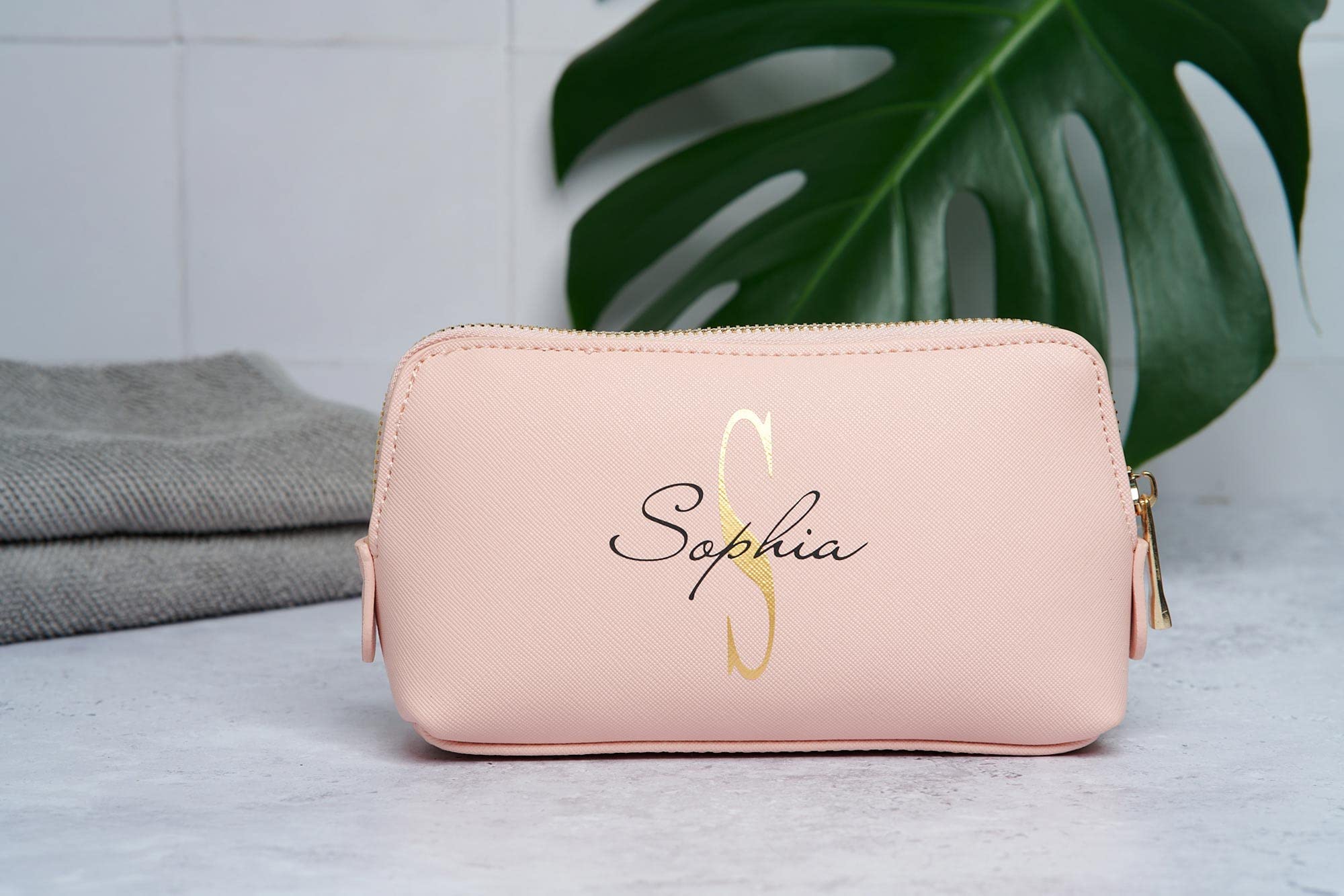Kulturtasche mit Initiale und Namen, personalisierte Schminktasche, Beauty Bag in Zwei Größen, Kosmetiktasche mit Wunschnamen (Große Tasche - L)