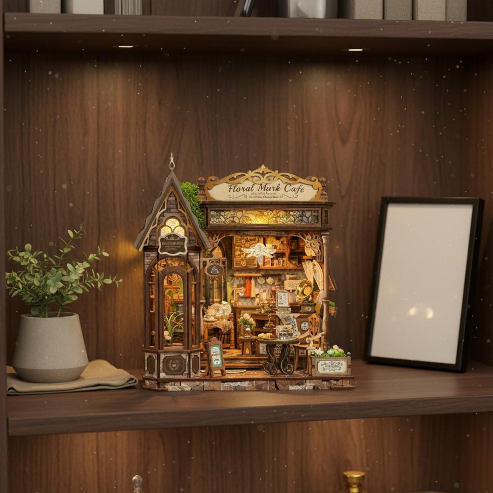 Milageto DIY Miniature House Miniaturhaus Bausatz Puppenhaus Holzbausatz Kaffeehaus Modell mit Sitzbereich Tresen Und Deko für Kreative für Erwachsene Büro Vitrine Zuhause