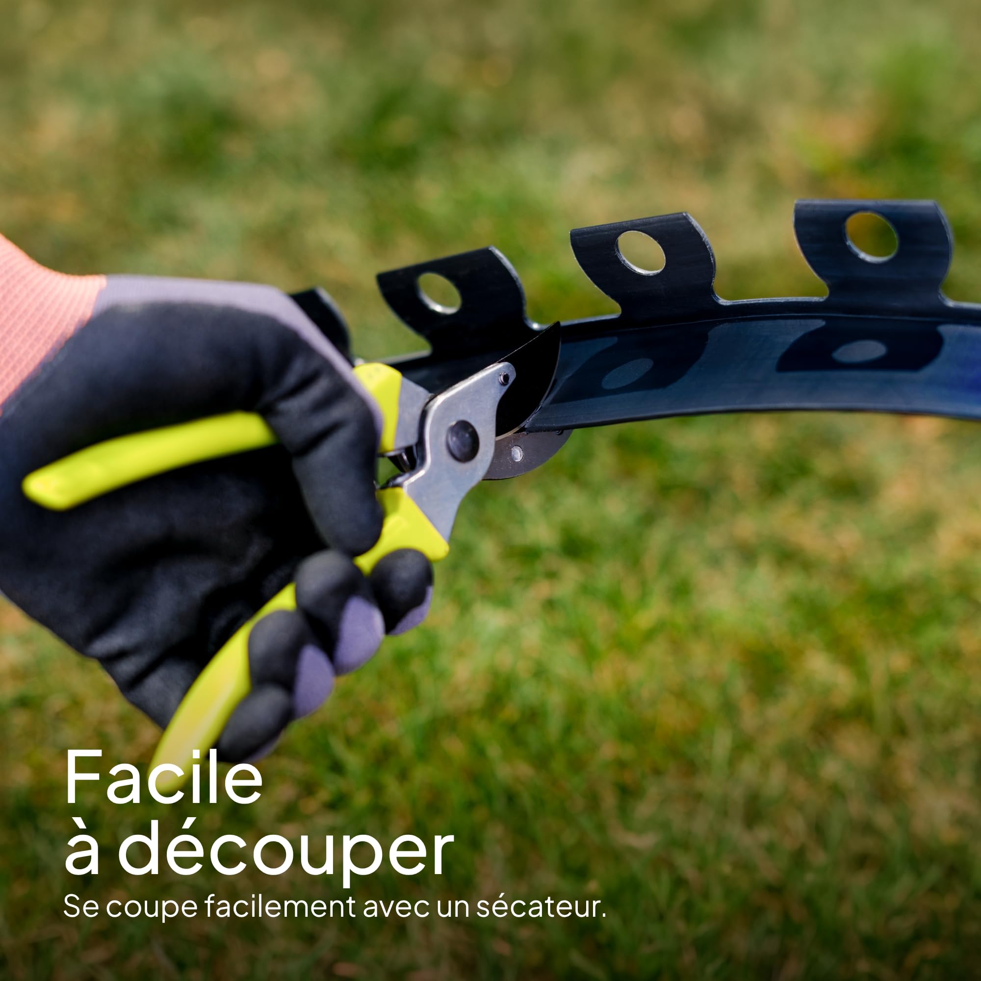 Bordure de Jardin en Plastique 10 mètres avec 30 Piquets d'ancrage - Bordurette de Jardin Flexible - Hauteur 50mm - Utilisation Facile, Noir