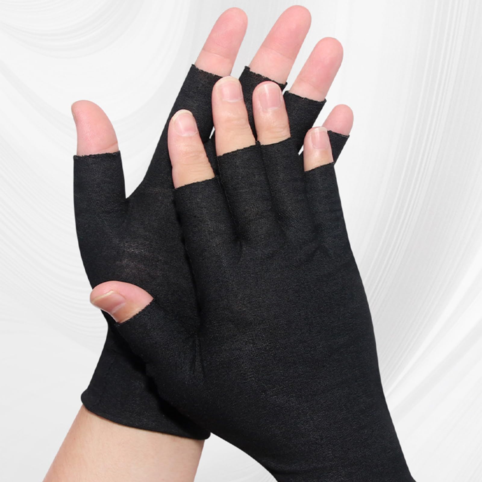 Guanti senza dita in cotone che assorbono sudore garantendo mani asciutte durante attività intense come allenamenti in palestra e guanti mezze dita da ciclismo