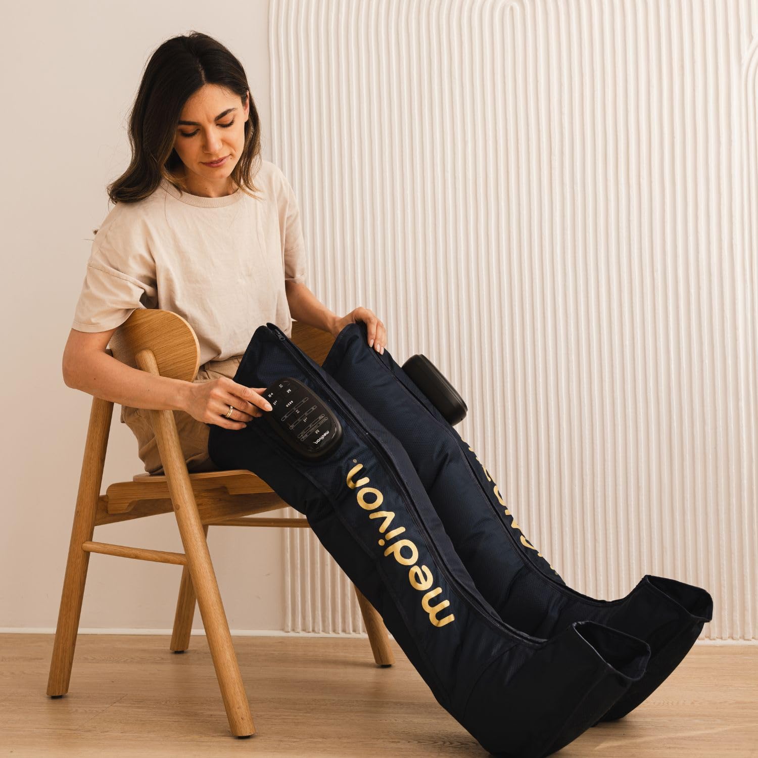 Medivon Aeria – Druck Lymphmassagegerät, Beinmassagegerät, Recovery Boots mit Luftmassage, Beinmassagegerät, Leg Massager für Waden Füße & Oberschenkel, Lymphdrainage Gerät Beine