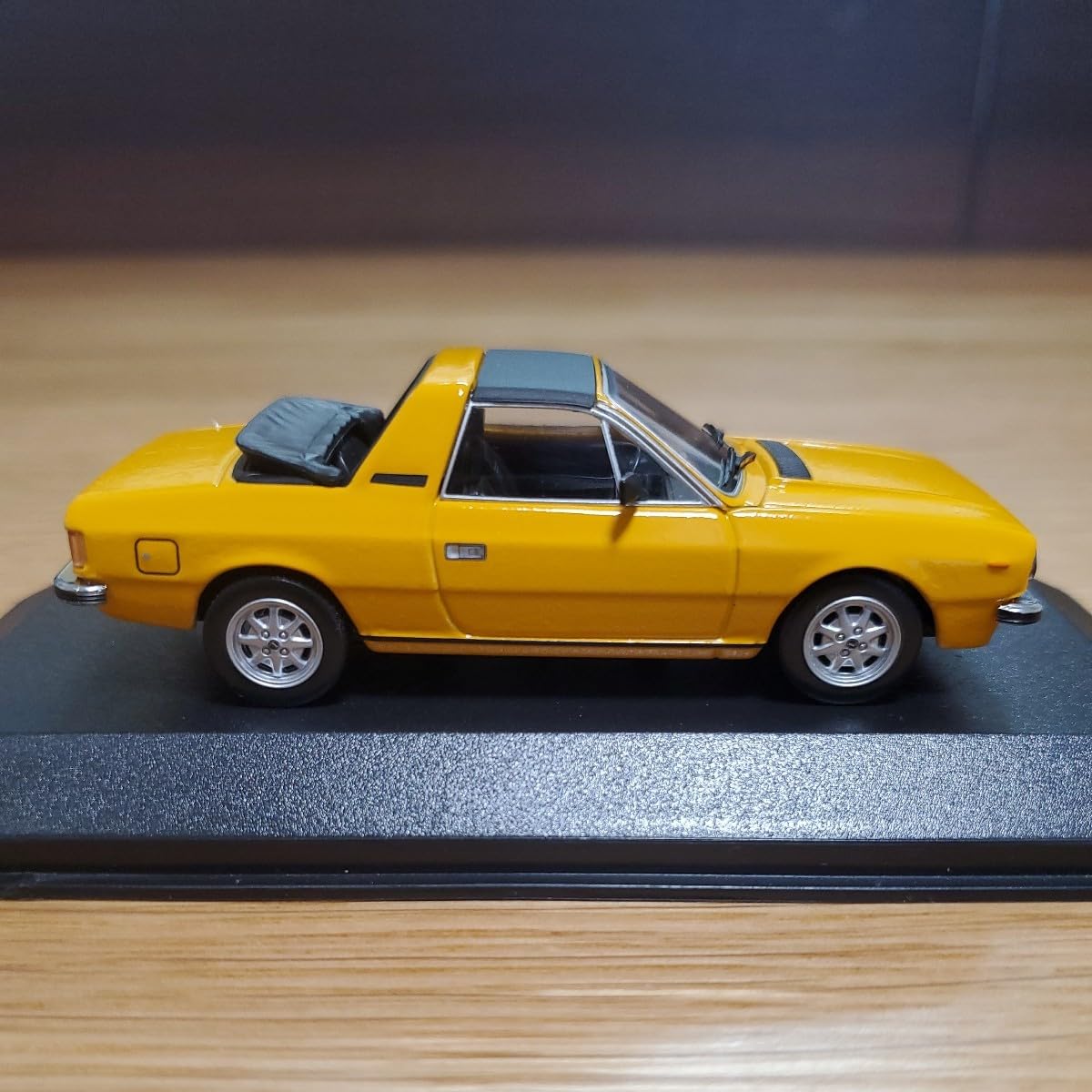 Amazon | 1/43 ミニチャンプス/Lancia Beta Spider 1981 Giallo San