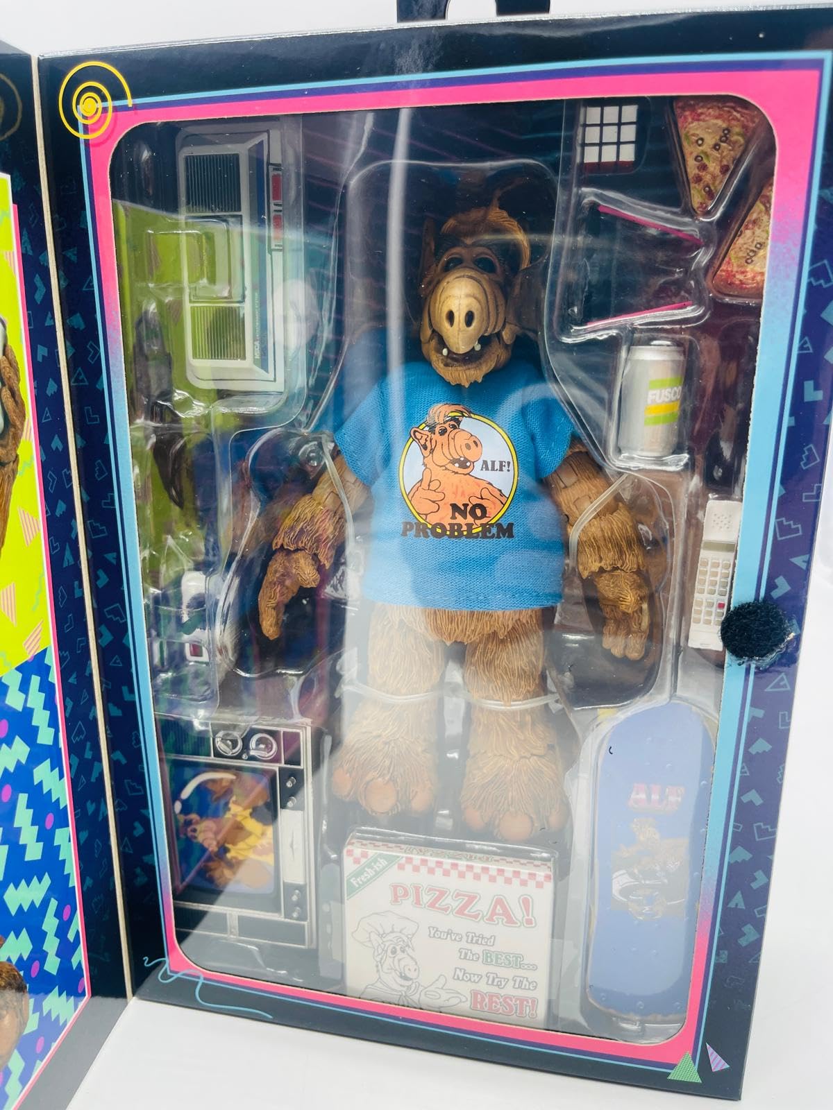NECA - Escala ALF de 7 pulgadas - Figura de culto de los años 80 con accesorios - Edición retro de la más alta calidad - Aproximadamente 17 cm - Producto con licencia oficial