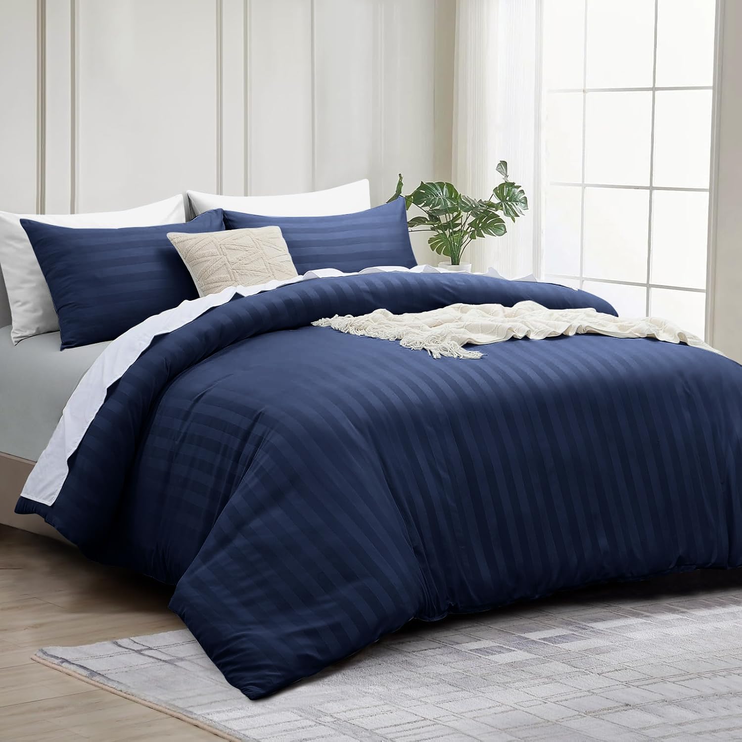INSPIRE HOMEWARE Double Duvet set - Premium Hotel Quality Reversible Satin Stripes Duvet Cover with 2 Pillowcases, Navy Double Bedding Set - Soft Microfiber Quilt Bedding