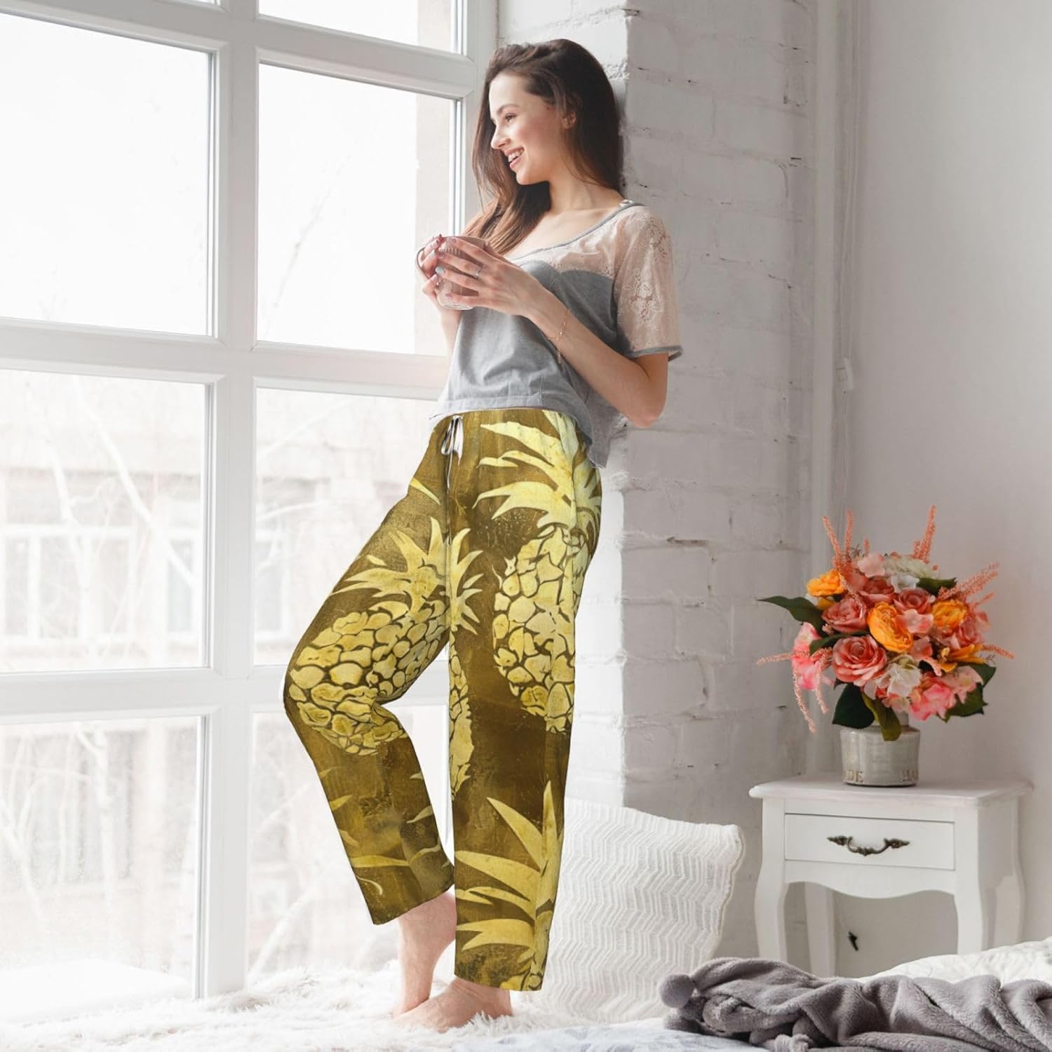 Gold Pineapple Background Print Fashion Cozy Womens Flannel Pajama Pants,Perfect For Christmas And Everyday Wear