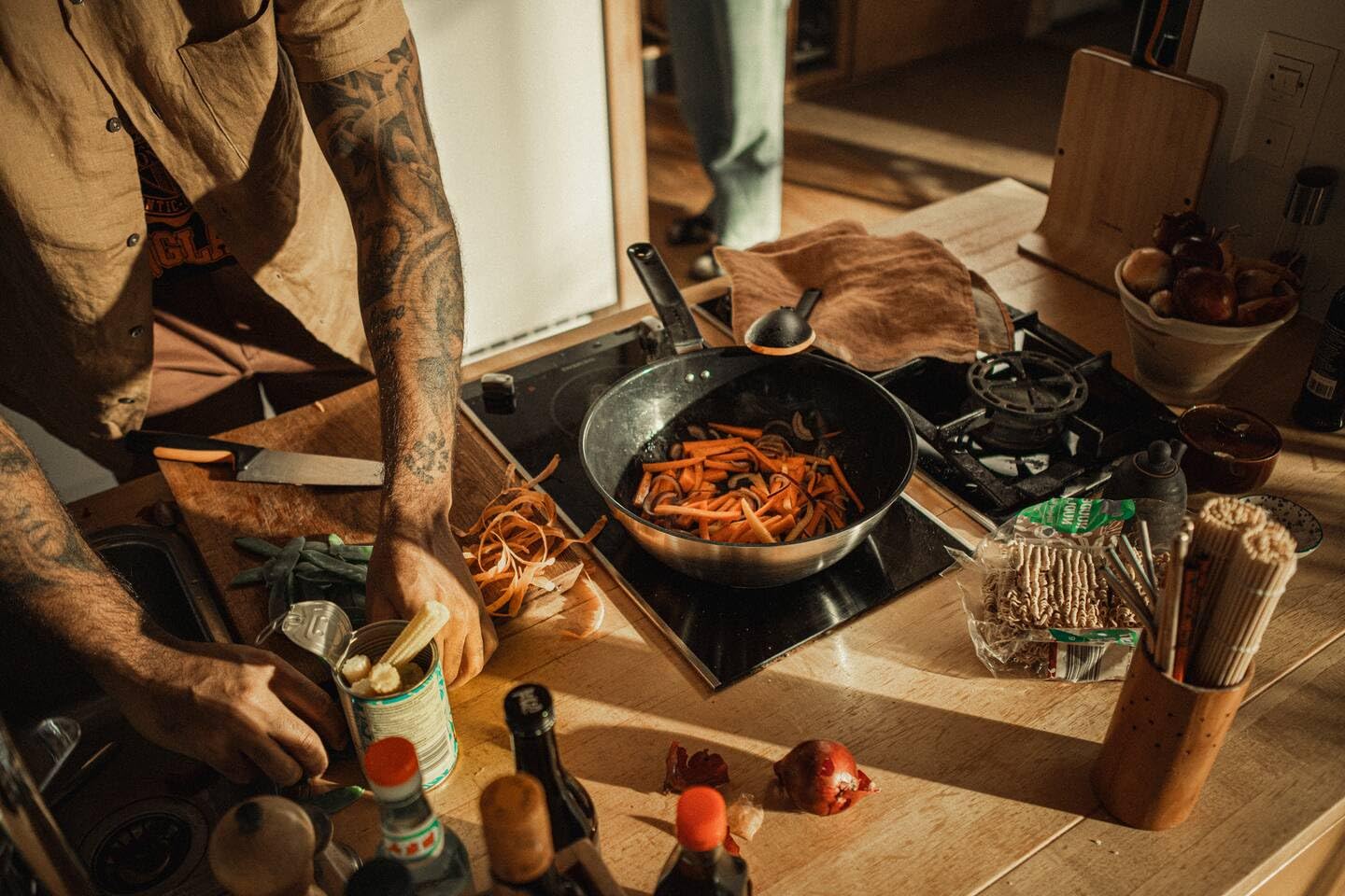 FISKARS Wok, Ø 28 cm, Con Recubrimiento