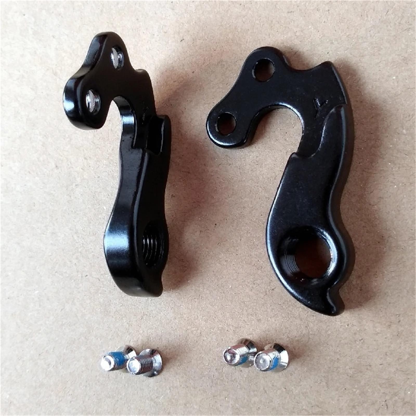 1 pz forcellino deragliatore Bicicletta for F/u/j/i/ D024 R/o/u/b/a/i/x M/a/r/i/n N/i/s/h/i/k/i K/o/n/a K/u/l/a D/r/a/g/E/d/d/y M/e/r/c/k/x V/i/t/u/s Z/e/n/i/u/m G/u/e/r/c/i/OT/t/i D//a B/o/m/b