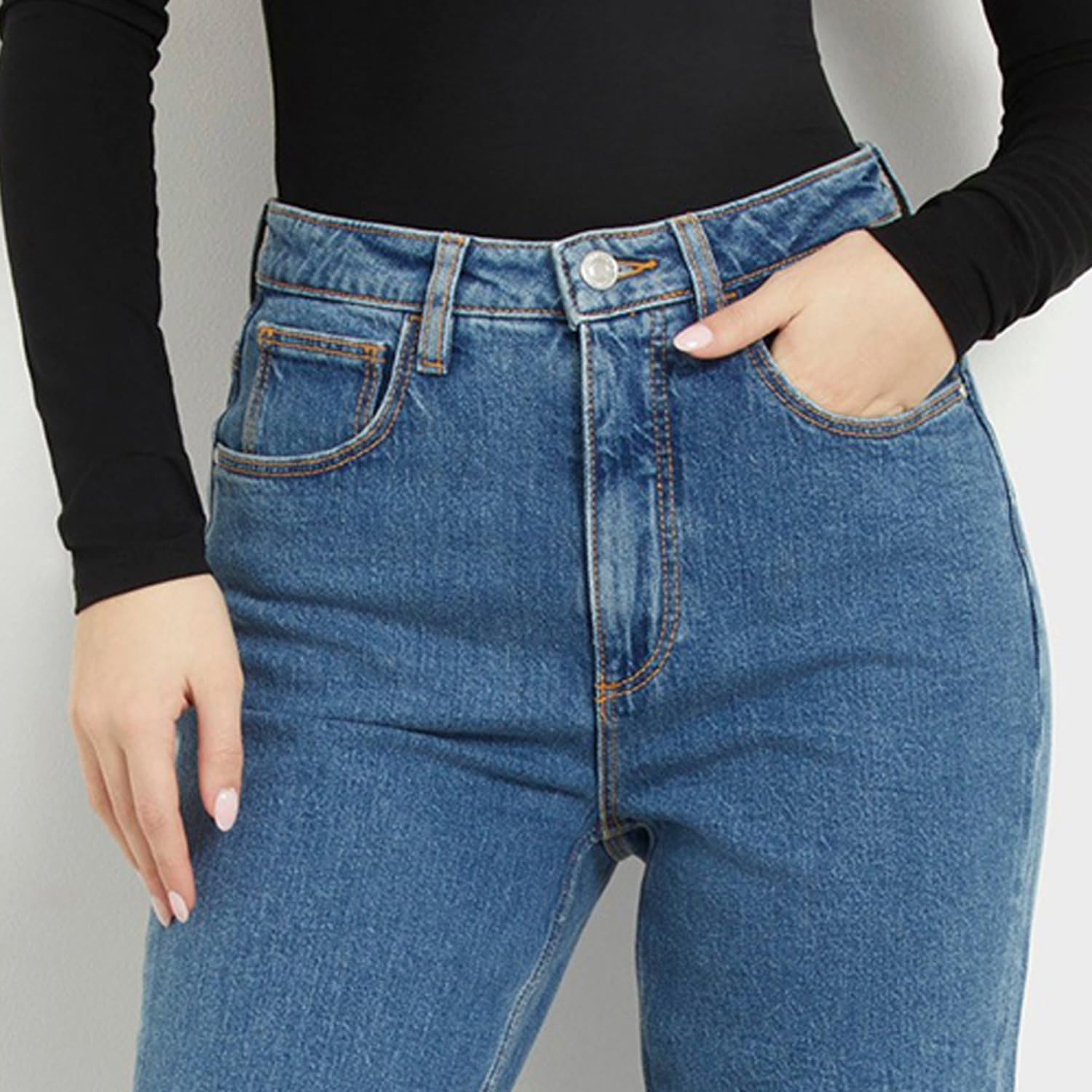 Guess Womens Eco Mom Jean - Image 4