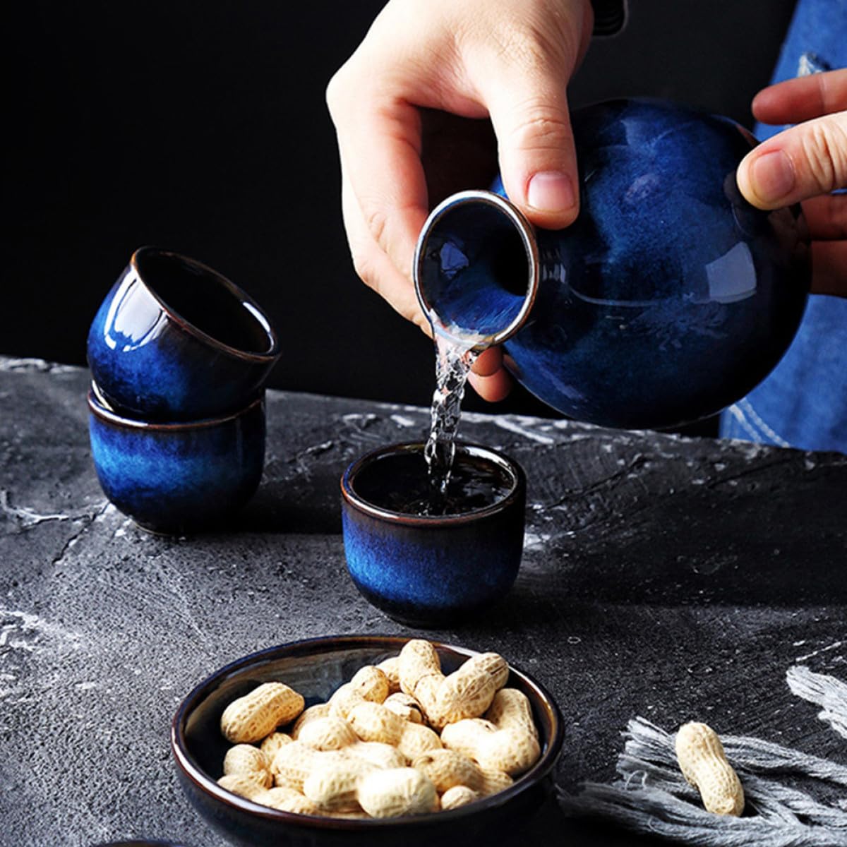 PATKAW Set de Tasses à Saké Vintage et Bouilloire à Saké de Style Japonais en Céramique à Finition Opaline, Sûr à Utiliser, Couleur Aléatoire pour Hôtels et Restaurants