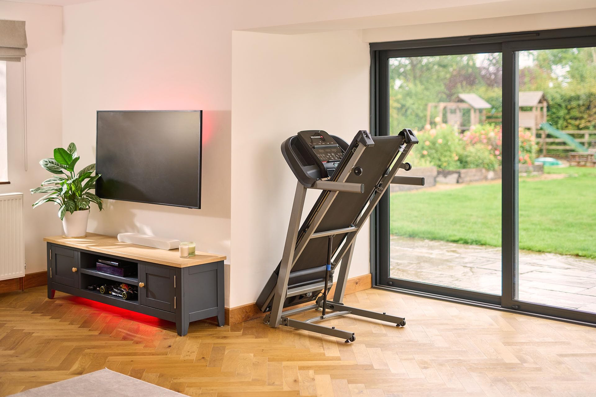 Schwinn Laufband Serie – elektrisch klappbar mit Bluetooth FTMS, kompatibel mit JRNY, Zwift & Kinomap – bis zu 18 km/h, SoftDrop, leise für Zuhause