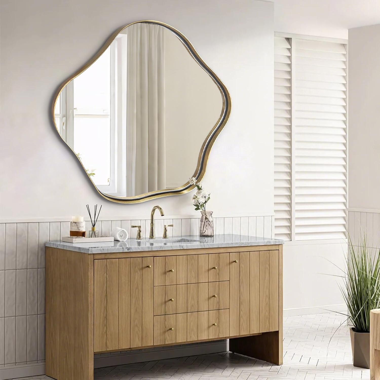 Gold Scalloped Mirror, 28" Irregular Shaped Mirror, Asymmetrical Mirrors Decorative, Modern Wavy Round Mirrors for Living Room Bathroom Bedroom Hallway Entryway Fireplace Gold 28"L x 28"W