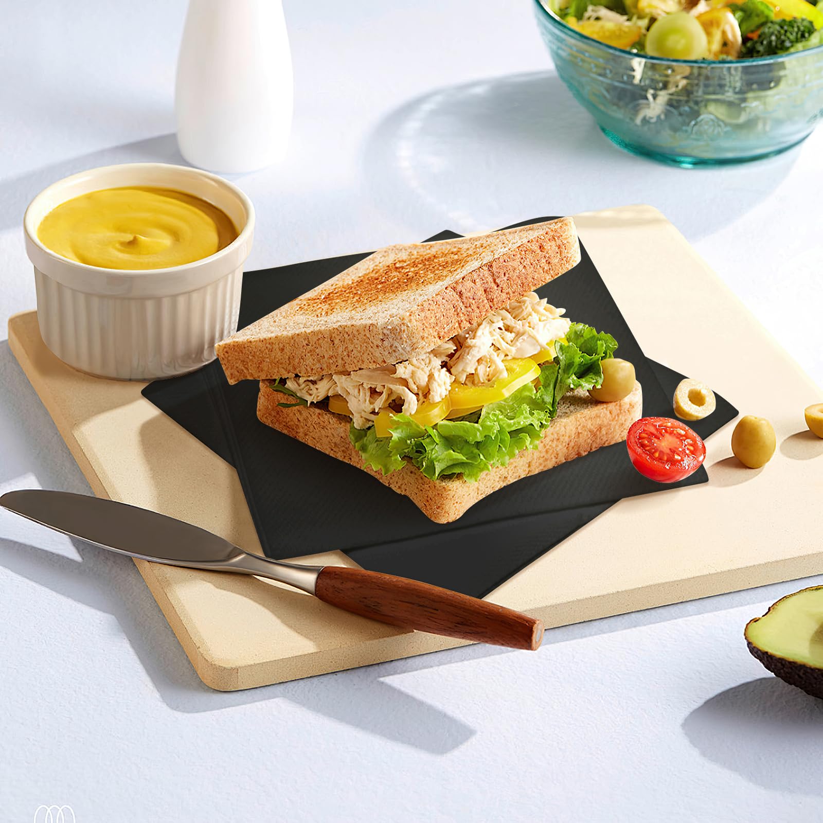 Servilletas de bebidas con tacto de lino negro, 200 servilletas desechables de cóctel, suaves y absorbentes, pliegue de 1/4, servilletas negras de 5 x 5 pulgadas para bar, cafetería, fiesta, boda o