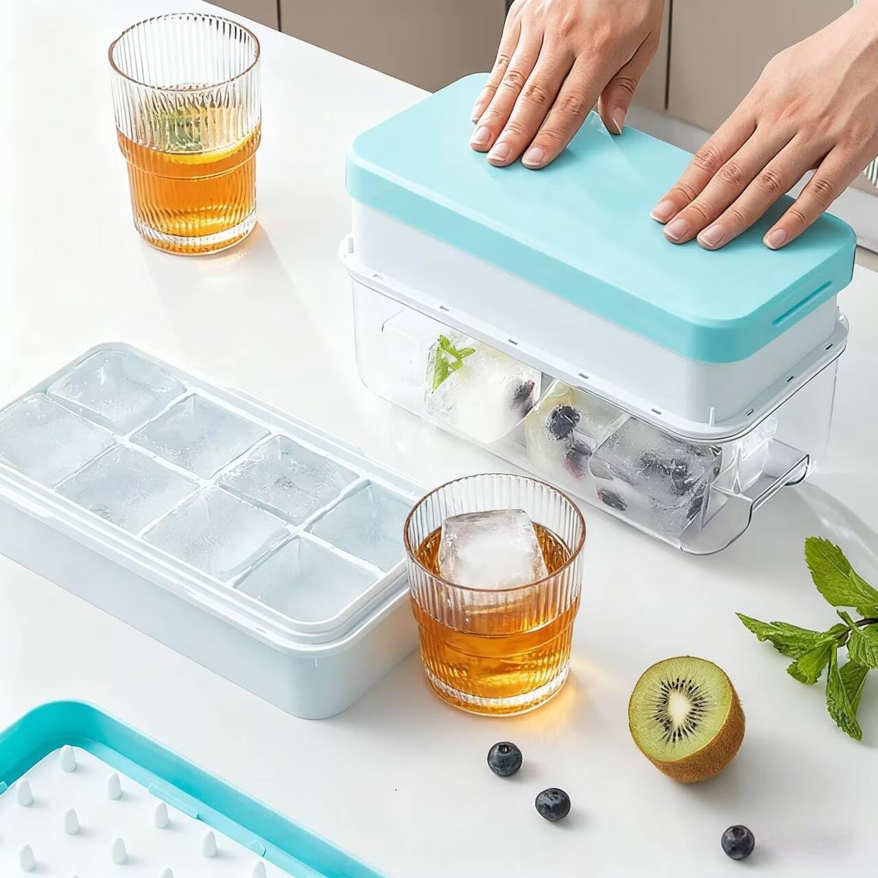 Ice Cube Tray Large, 5cm Large Ice Cube, 2pcs Reusable Ice Trays for Freezer, BPA Free Ice Cube Mould with Lid&Bin&Tong
