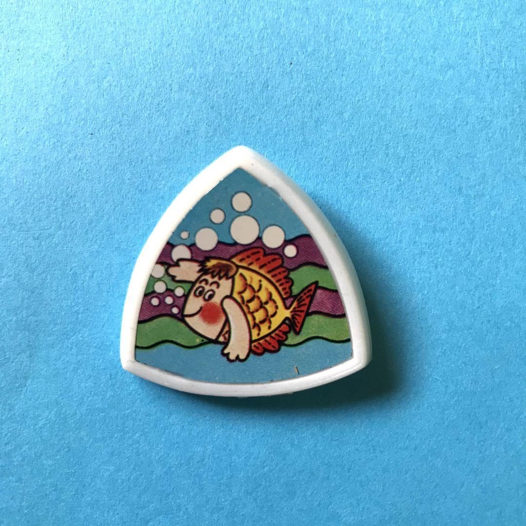 Amazon.co.jp: レトロバッジ およげたい焼き君 2個 男と女