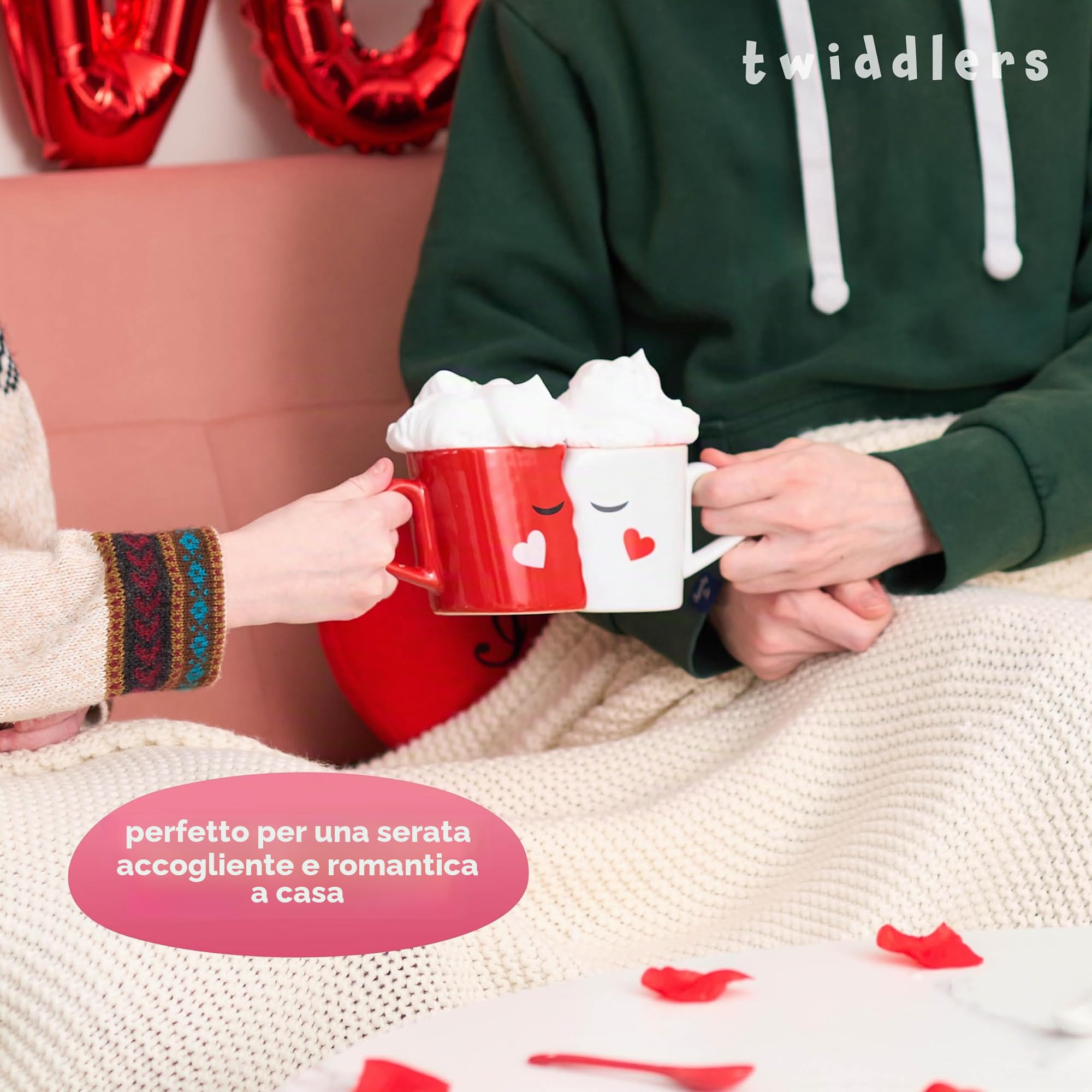THE TWIDDLERS Baciare Bacio Tazze Grandi di Coppia con Cucchiai Coordinati e Confezione Regalo per Anniversario, San Valentino e Natale