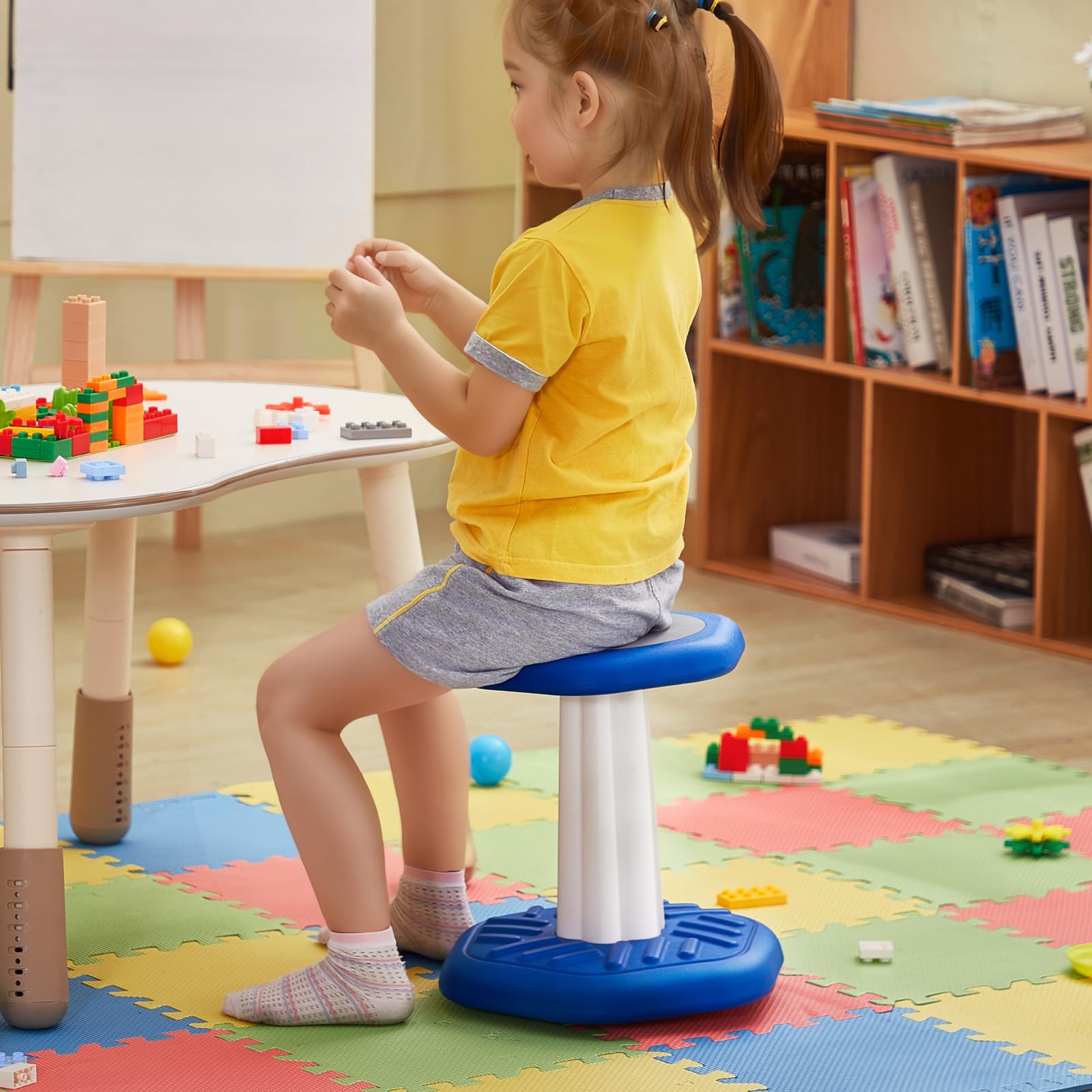 Tabouret Enfant FLEXA Dots - Bois Frêne Et MDF, Ø30cm, Blanc Crème, Multiusage