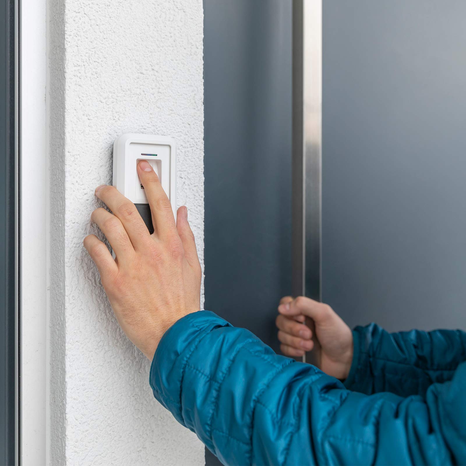 ABUS Fensterantrieb WINTECTO One – Smarter Fenstergriff & HomeTec Pro Bluetooth®-Fingerscanner CFS3100