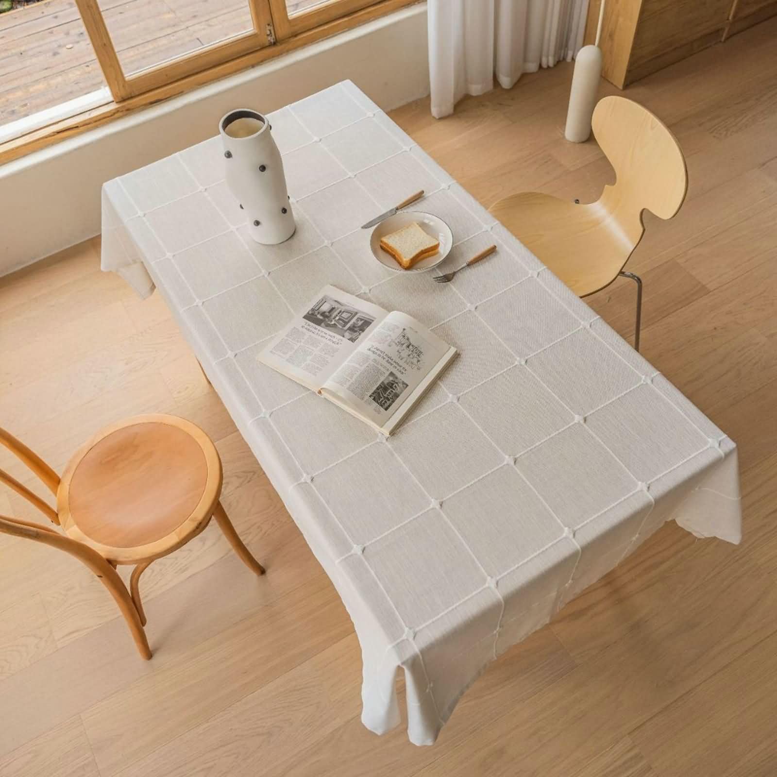 Beżowy prostokątny obrus 53 W x 78 L cm, poliester wzór kratki, obrus do ogrodu, na zewnątrz