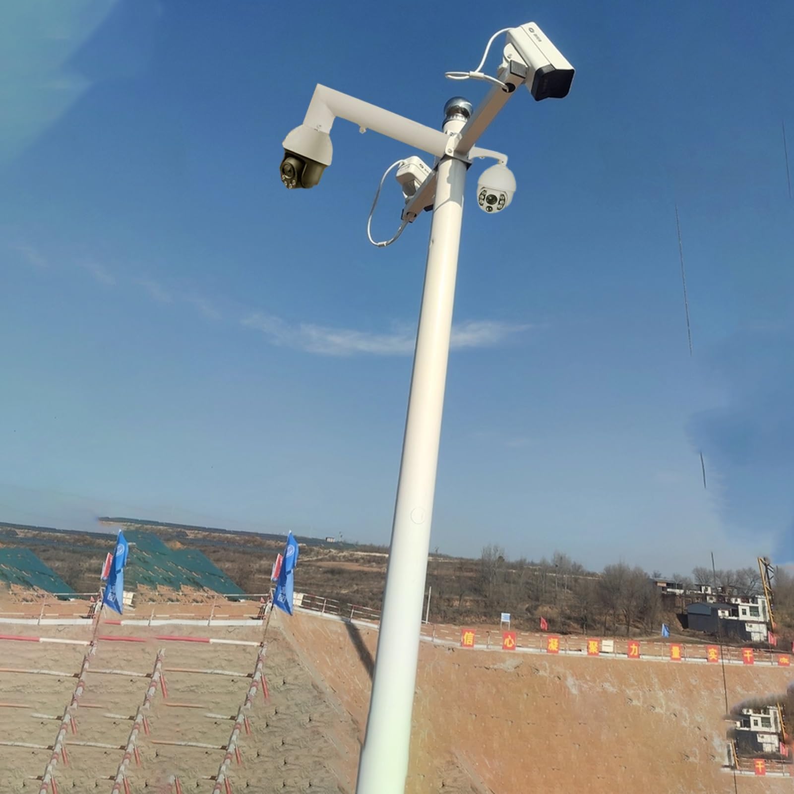 Außenkameramast aus verzinktem Stahl, Kamerasäulen-Montagesystem, Verlängerungsmast, verstellbarer universeller Überwachungskameramast – 4,5 m Sicherheitsständer für CCTV- und IP-Überwachung