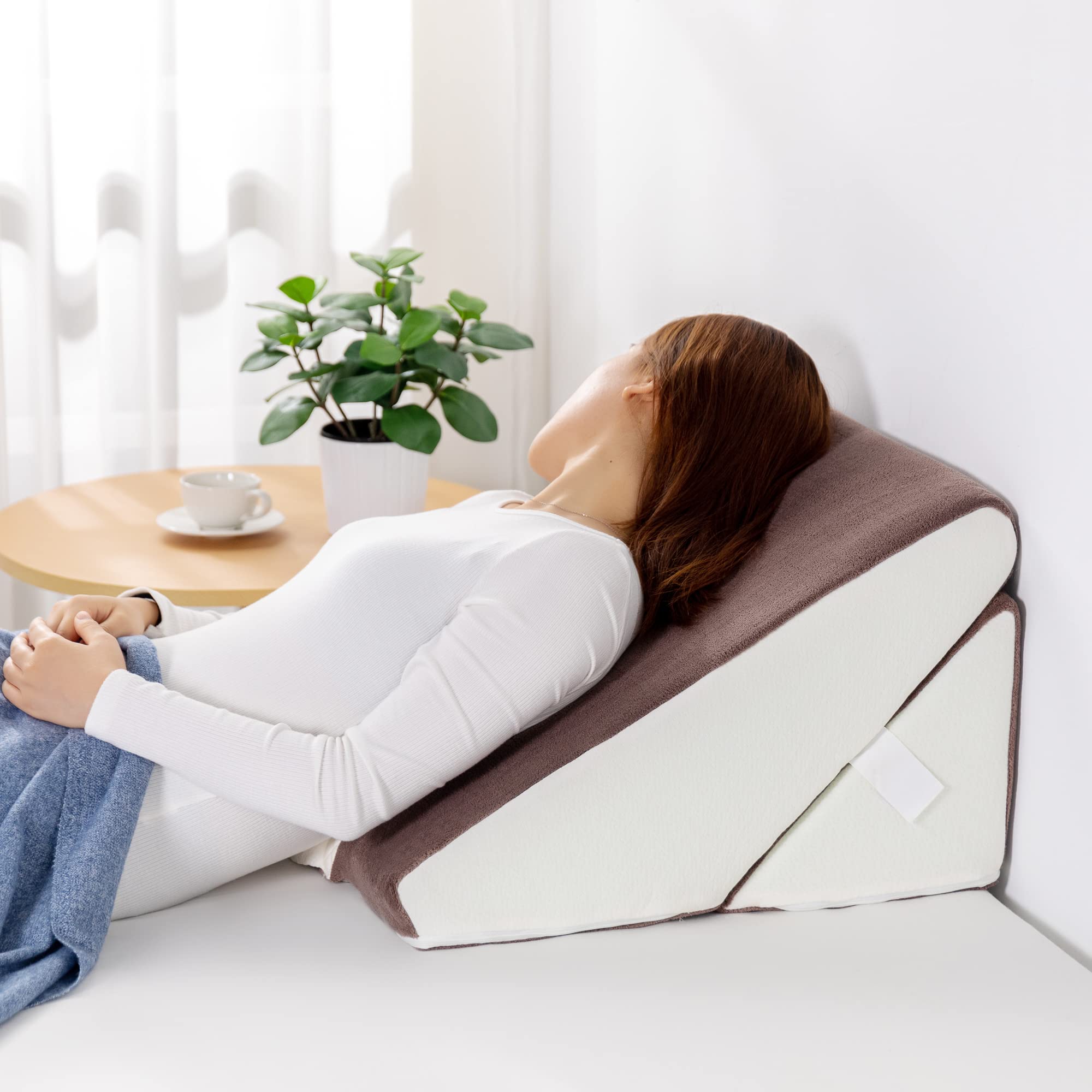 ZINUS 多機能 ウェッジピロー 枕 Wedge Pillow 硬め ブラウン 56 × 30 × 56cm ZINUS 多機能 ウェッジピロー 枕 Wedge Pillow 硬め ブラウン 56 × 30