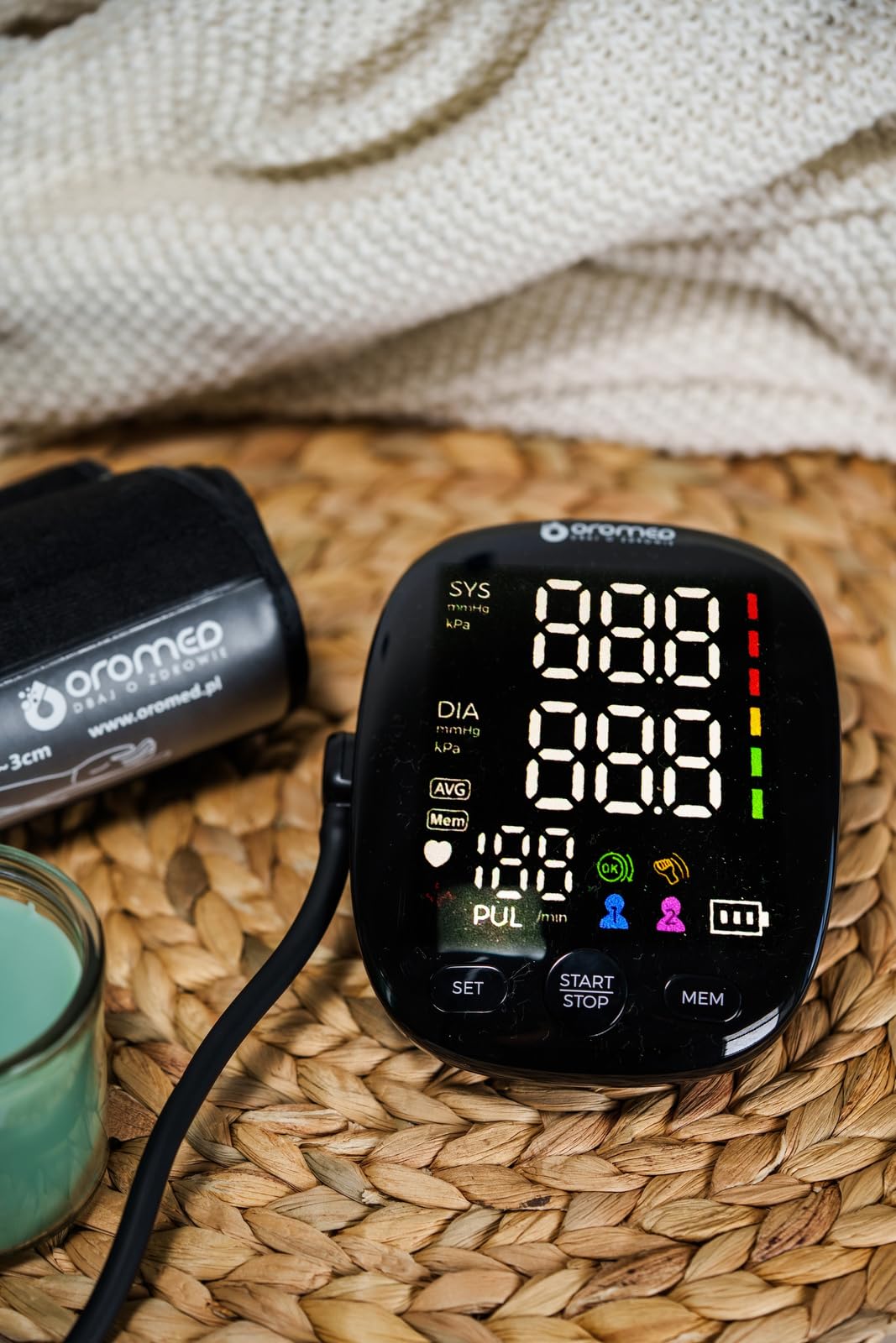 Oromed ORO-N12 SMART - Tensiómetro electrónico de brazo con pantalla LED, detección de arritmias, 2 x 120 ranuras de memoria, USB y batería, apagado automático