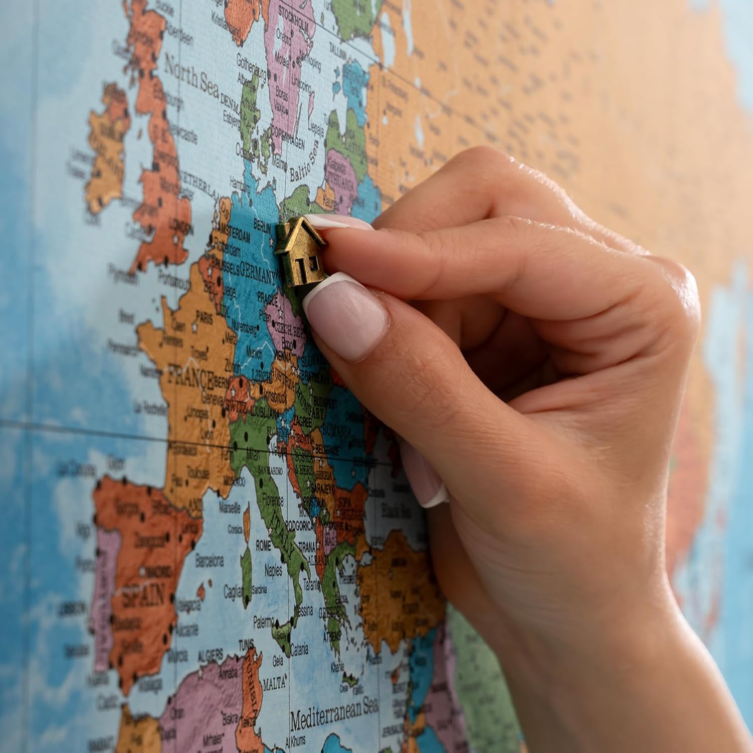 Canvas World Map with Cork Pin Board - English Lettering - Decorative Wall Decoration for All Rooms - Canvas Pictures with World Map Motif (70x50 cm, Pattern 21)