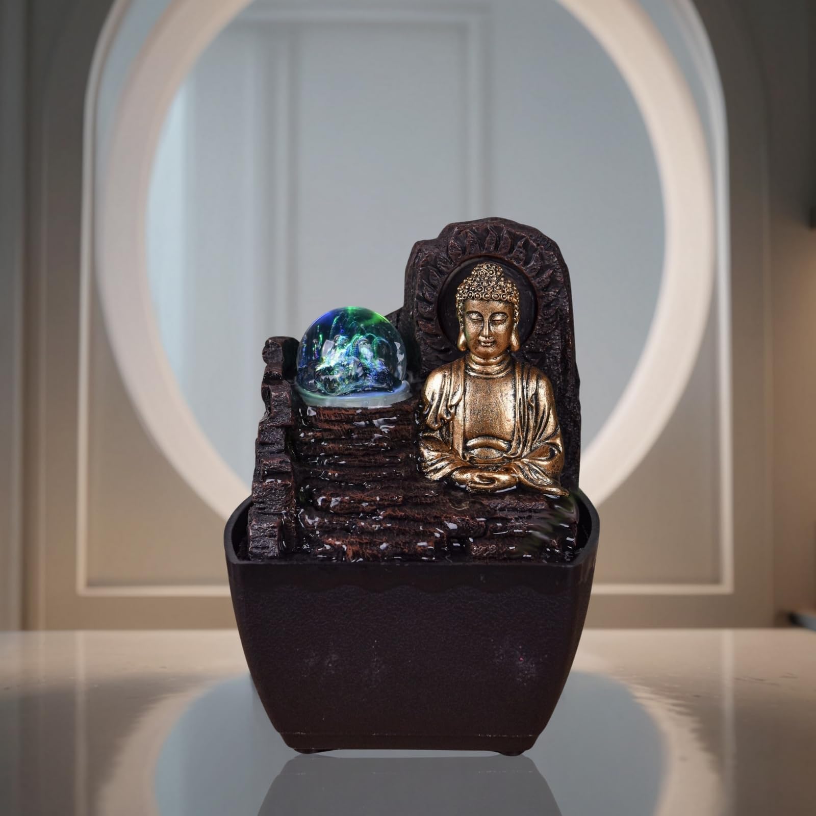 Fontanna Zen Budda Kolorowe światło LED - Dekoracja Zen Spirit - Obiekt szczęścia Feng Shui - Fontanna stołowa - Inteligentny i przydatny pomysł na prezent w niskiej cenie - wys. 18 cm - Theravada