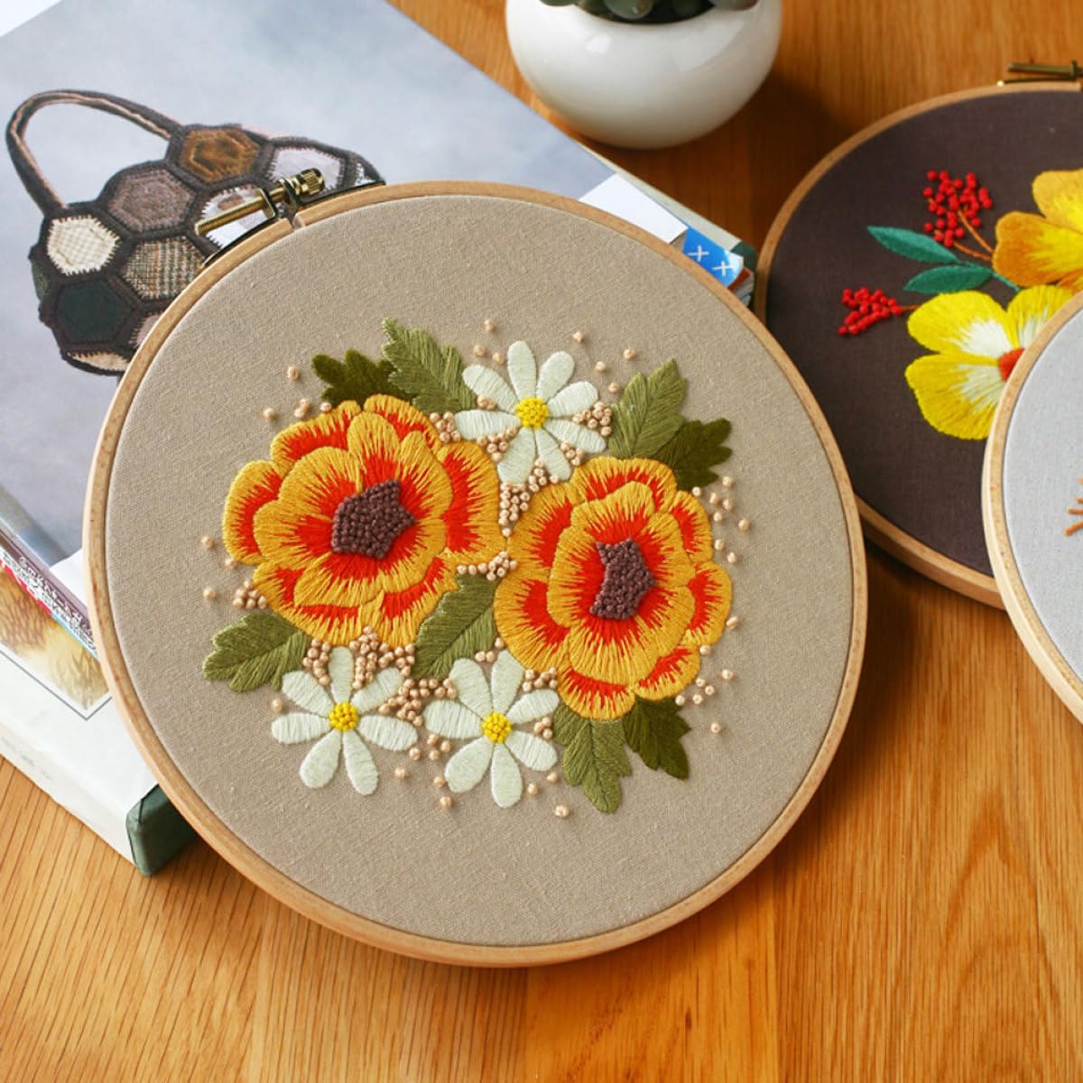 FOMIYES Kit de Broderie pour Débutants en Punch Embroidery avec Accessoires en Bois et Coton, Cercle Rond 8 Pouces, Aiguilles et Fil pour DIY Art Craft Garçon et Filles