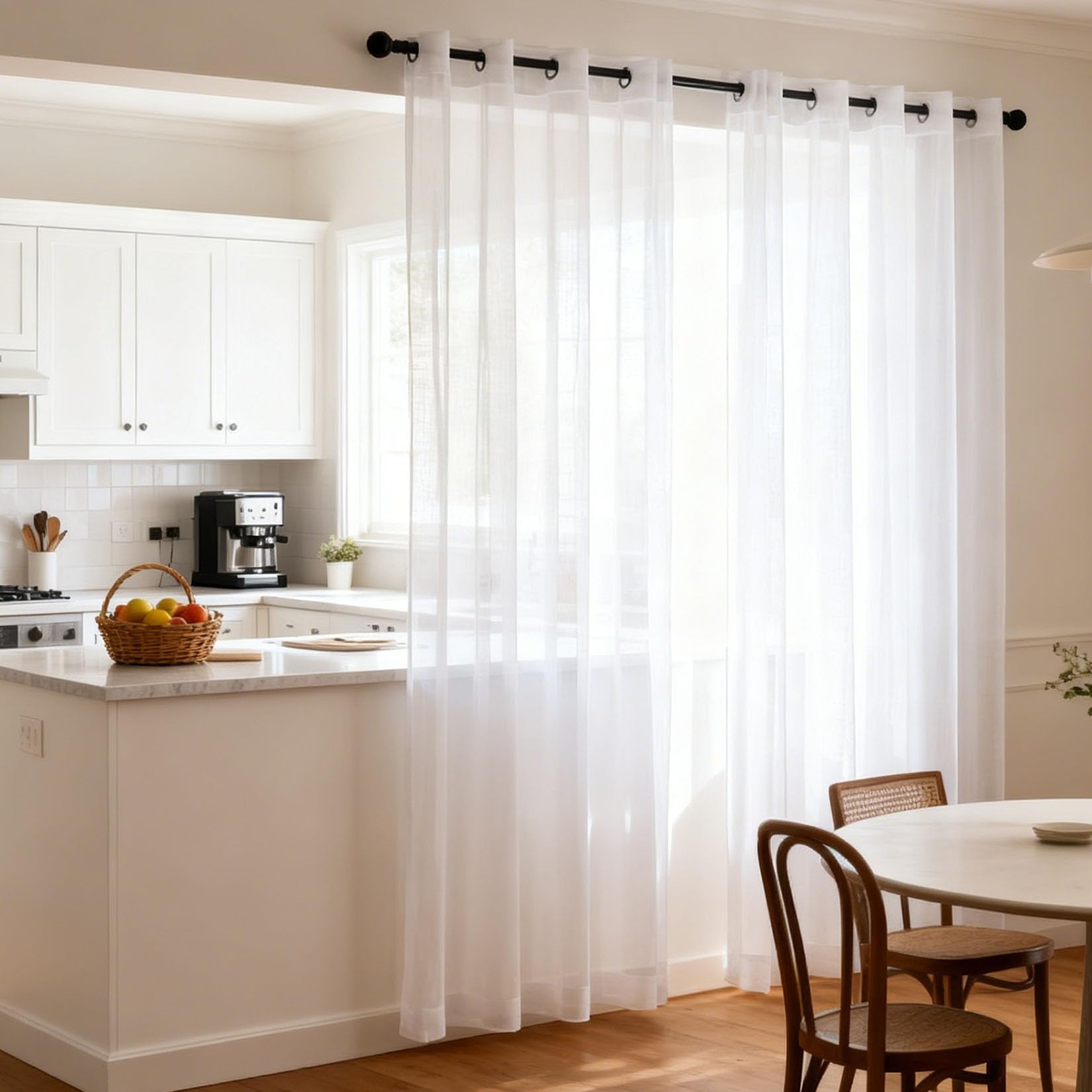 Rideaux pour salon et chambre créant une ambiance douce blanche