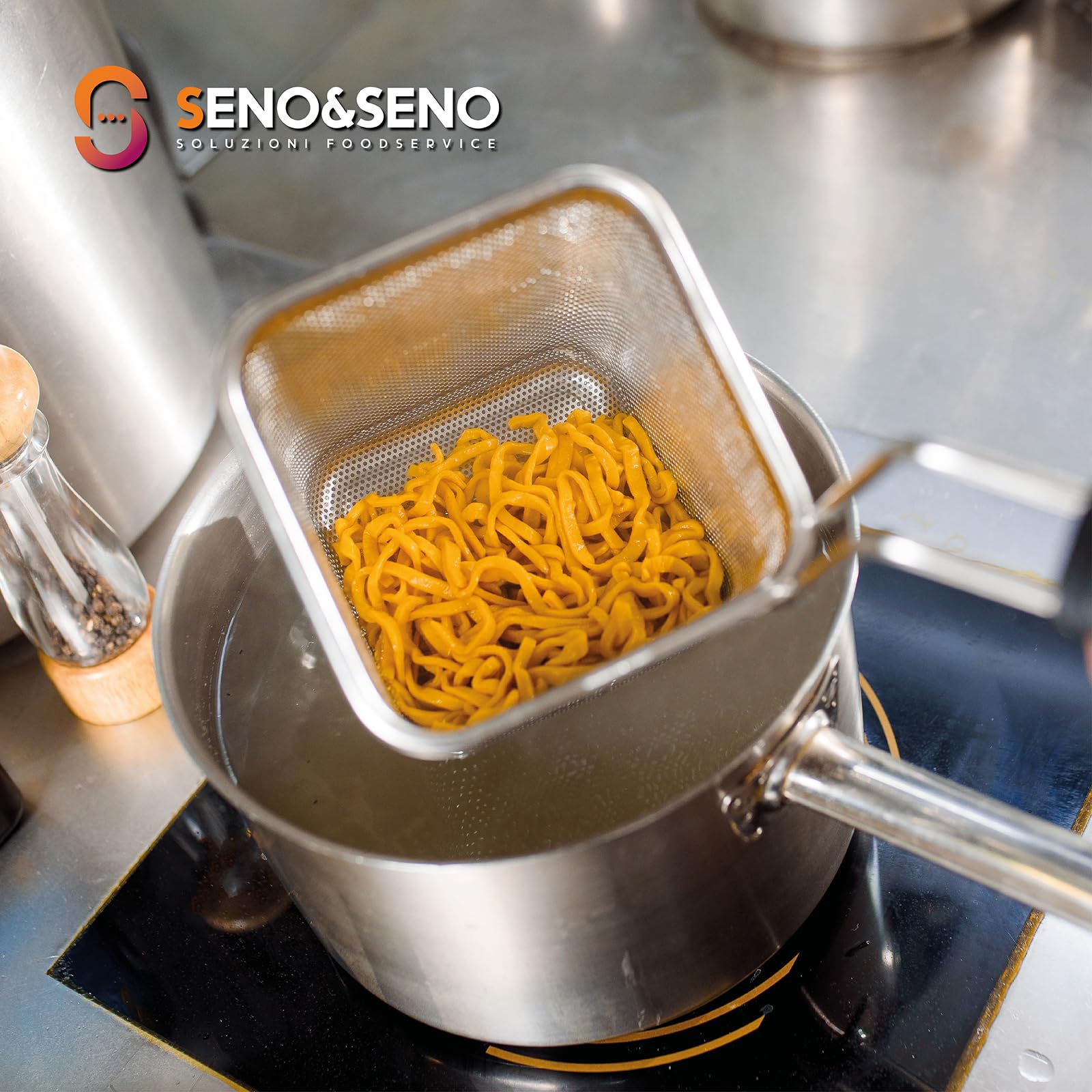 SENO & SENO Cestello Cuocipasta Universale 1/3 in Acciaio Inossidabile 29x16x20 cm – Manico Pieghevole Ergonomico – Resistente, Lavabile in Lavastoviglie, Utilizzo prolungato