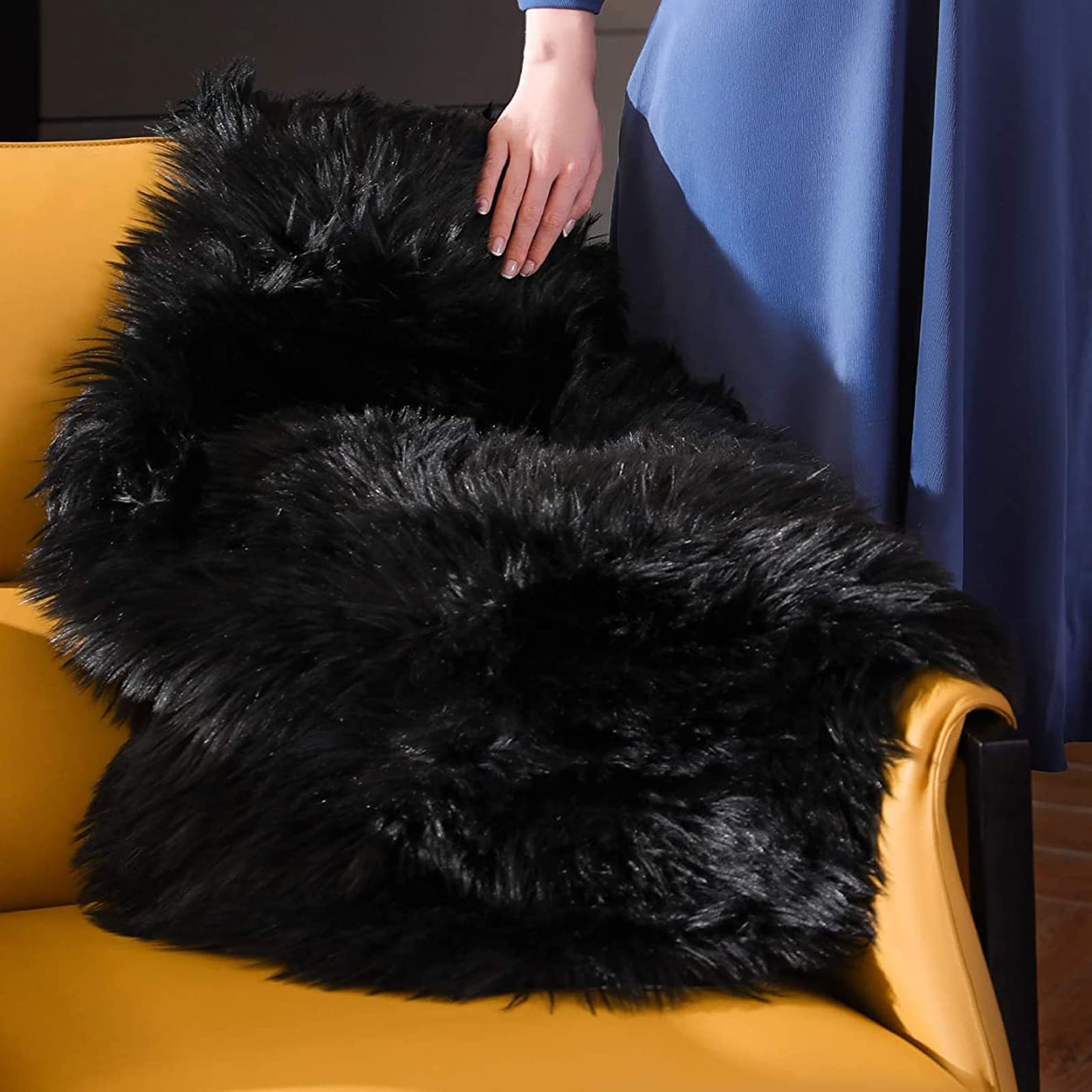 WissecFluffy Rug,Faux Sheepskin Rug Shaggy Rugs Accent Rugs for Bedroom and Living Room,Premium Fur Rugs for Bedroom,Fuzzy Carpet for Living Room (Black, 60 x 90 cm)