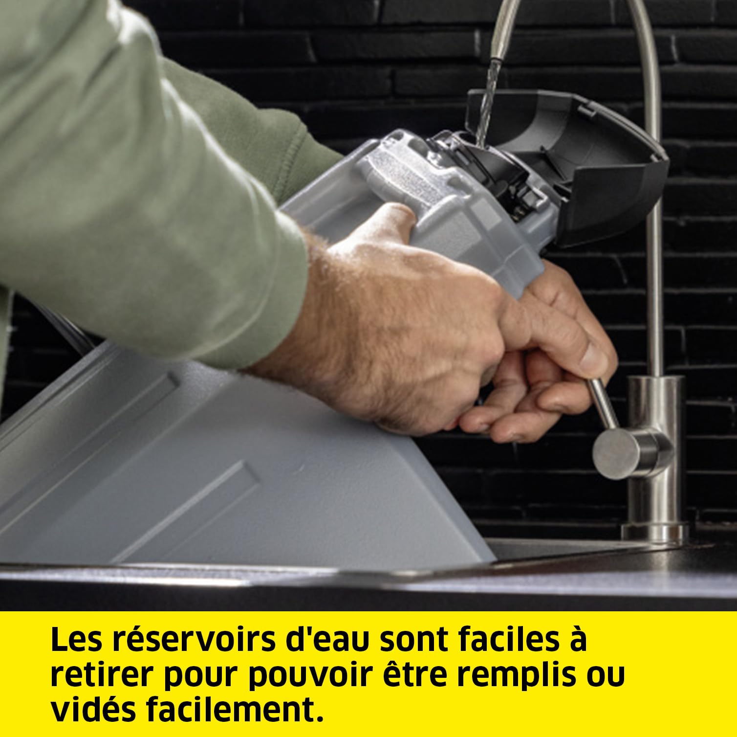Kärcher Injecteur/Extracteur SE 4, Tuyau 2 en 1 Flexible, Réservoir Eau Fraîche et Sale : 4 l, Suceurs Sol avec Embouts pour Sol Dur et pour Moquettes, Suceurs pour Fauteuils et pour Fentes