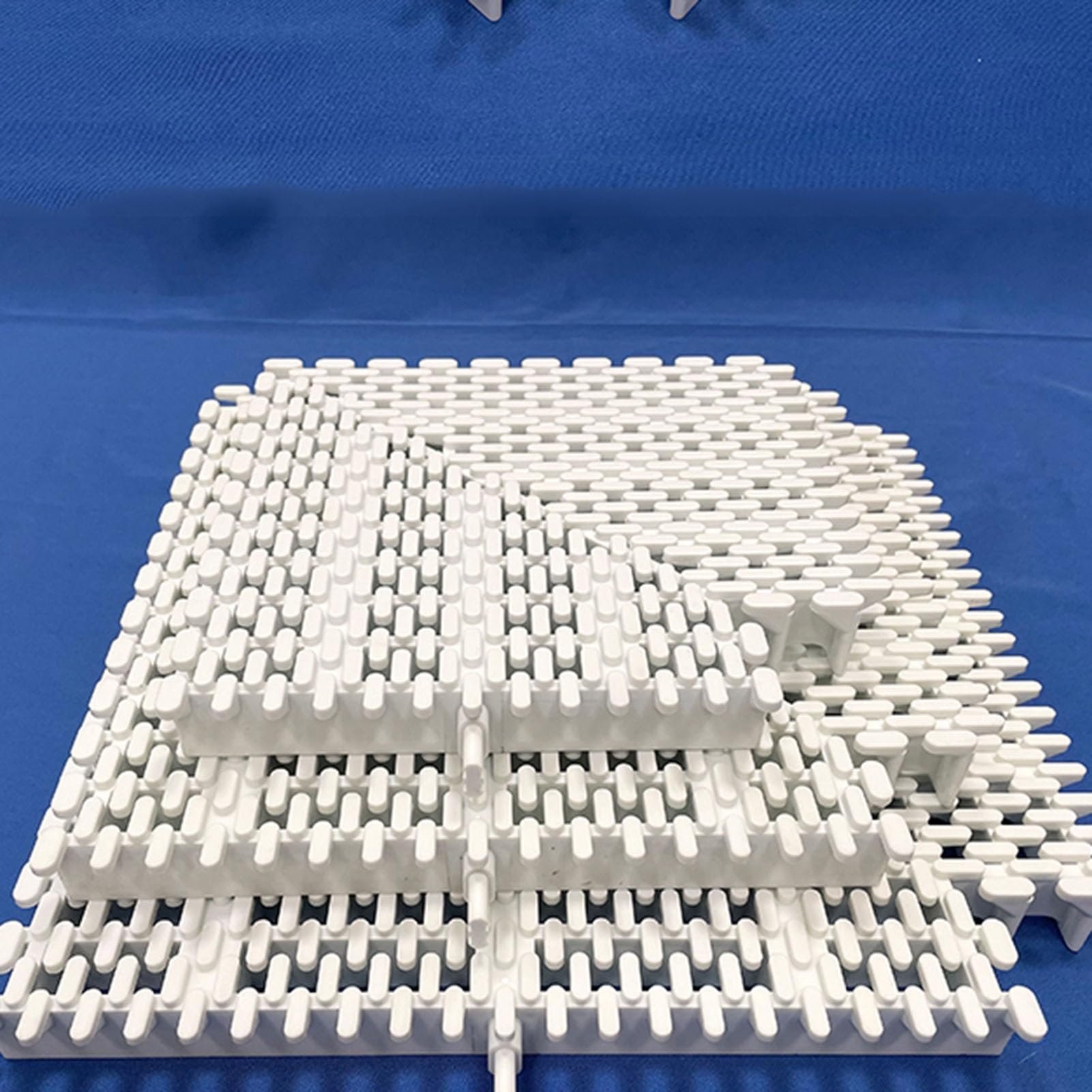 Griglie per piscine, griglia di drenaggio per piscine in plastica PPS resistente, griglia di troppo pieno 18x18 cm per patii, vialetti e bordi piscina - 1 pezzo, accessorio essenziale per il supp