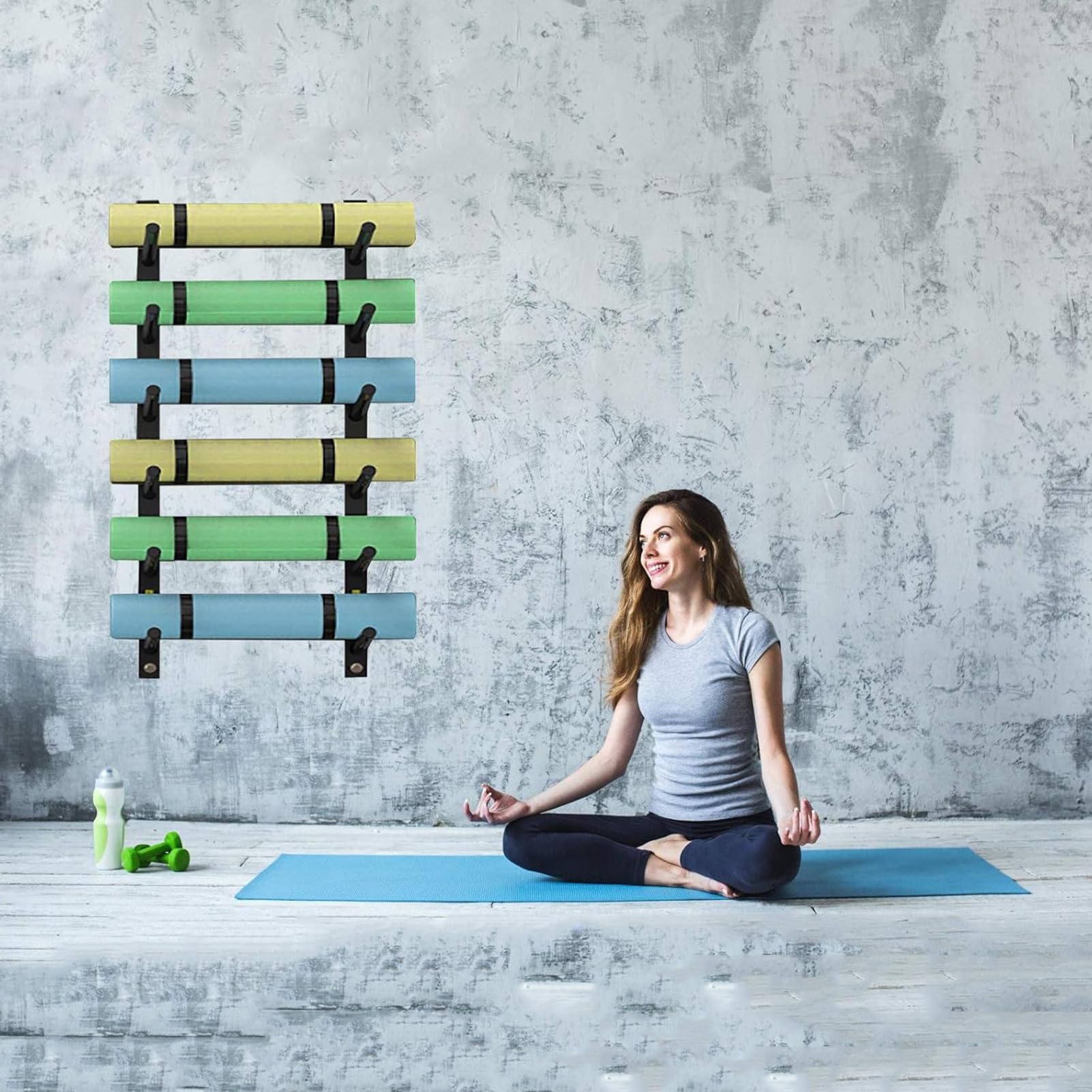 Soporte de pared para esterilla de yoga, estante de almacenamiento resistente para toallas y rodillo de espuma, organizador independiente de 2 capas para ahorrar espacio