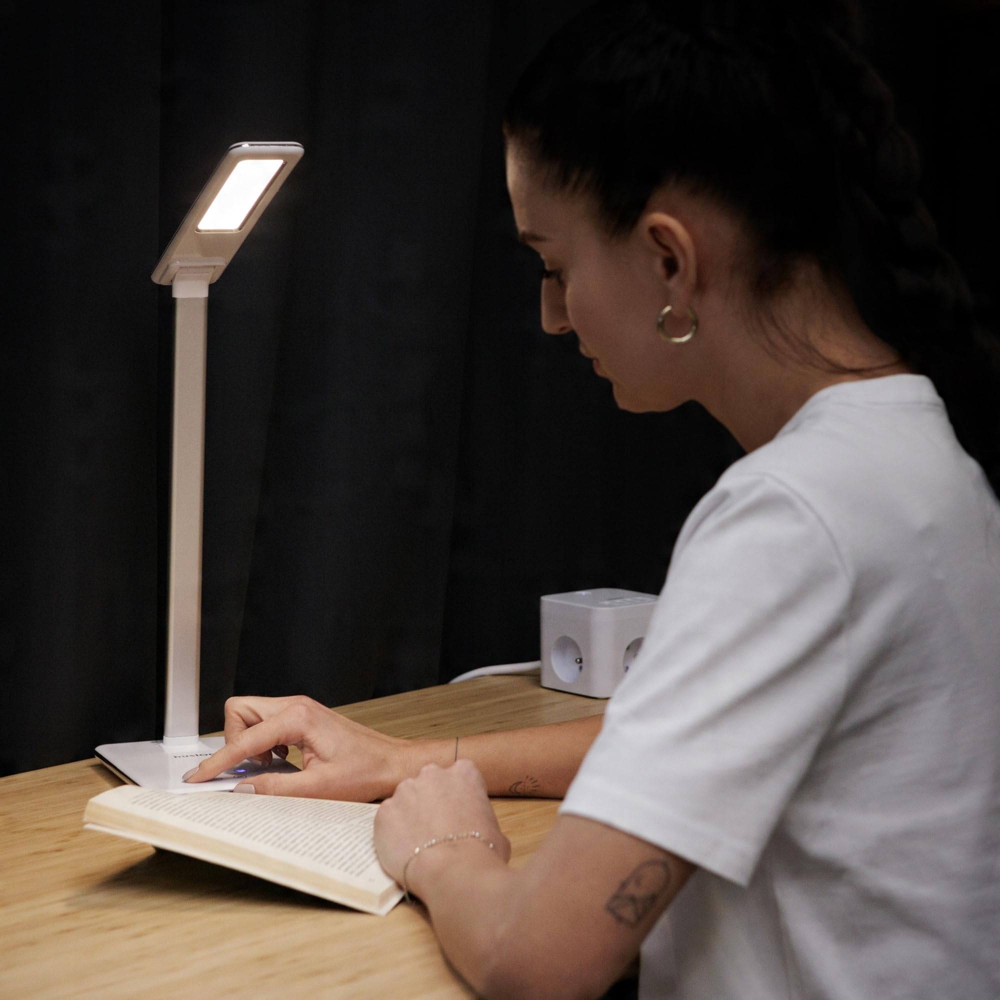 Image secondaire de Lampe de Bureau LED Dimmable Huslog avec Chargeur Induction