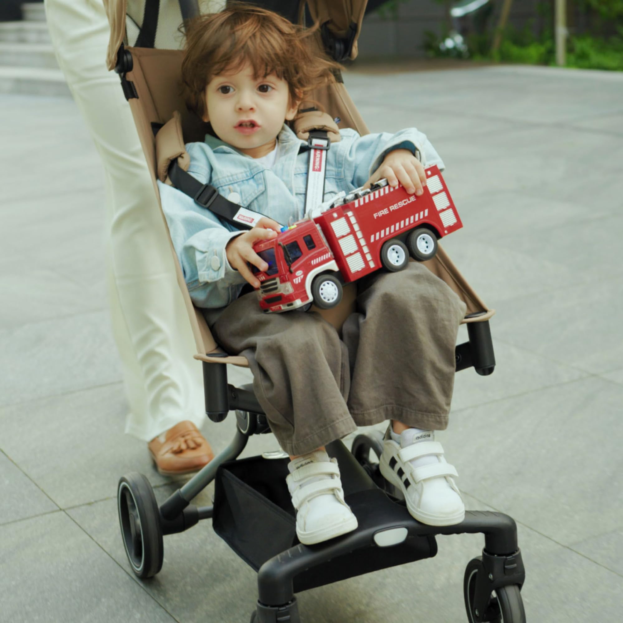 Qplay Airo Kinderwagen, leicht, faltbar, für Reisen, ultrakompakt und tragbar, verstellbare Neigung, 5-Punkt-Gurt, One-Touch-Bremse, Sonnendach, ultraleichter Aluminiumrahmen, 6M-4Y, Schwarz