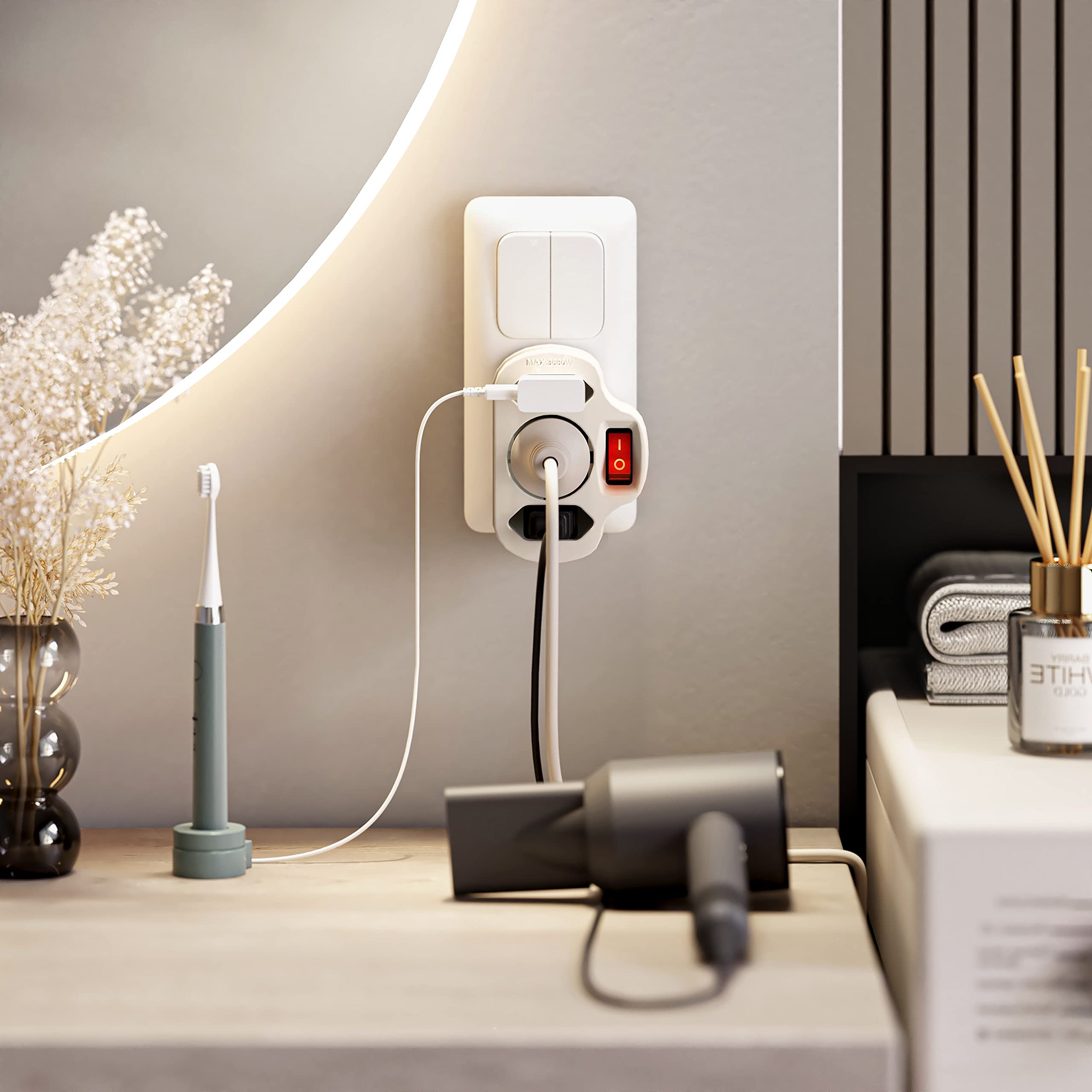 Wielokrotne gniazdko z włącznikiem/wyłącznikiem, 1 x gniazdo Schuko 16 A / 250 V AC, 2 x gniazdo Euro 2,5 A / 250 V AC, 3680 W, białe