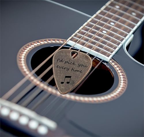 Vista 19 de JUPPE Púas de guitarra grabadas de bronce personalizadas, regalos musicales para guitarrista I'd Pick You Every Time, regalos de cumpleaños