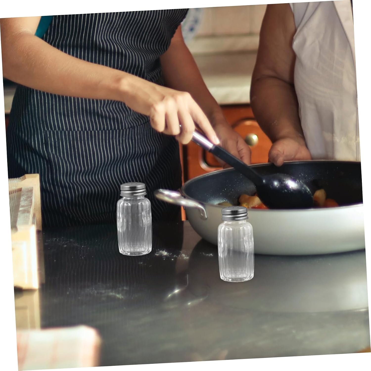 Homoyoyo 10Pcs Seasoning Shaker Reusable Bottles for Kitchen Bbq Camping and Picnics Easy Pour Design and Construction