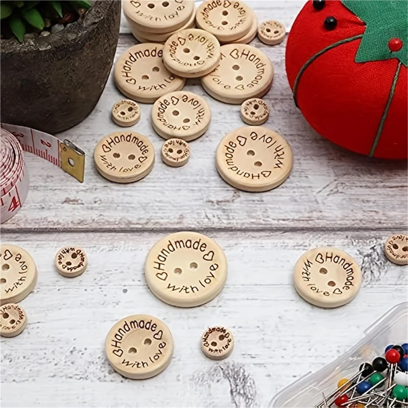 150 bonitos botones de madera con 2 agujeros para coser y accesorios de ropa (con amor, 20 mm)