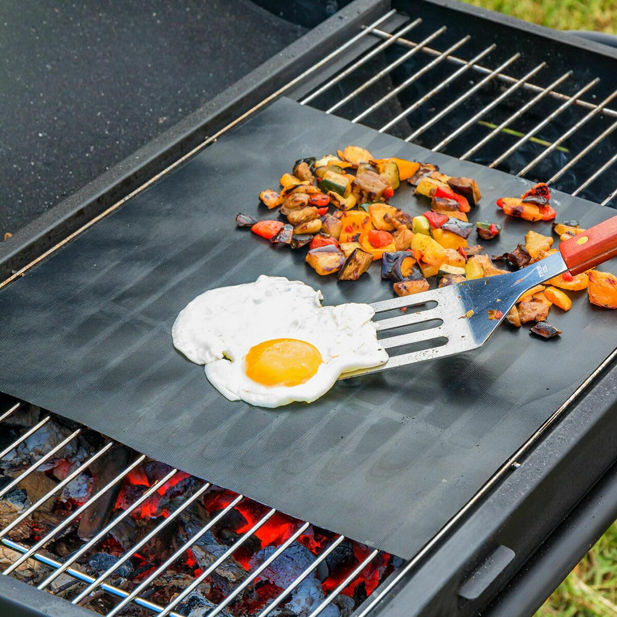 InnovaGoods® Barbecue carbone con tappetino per forno e barbecue, in acciaio inox per carbone, tappetino in fibra di vetro spazio cibo 57x29cm, ripiano laterale per accessori cucina